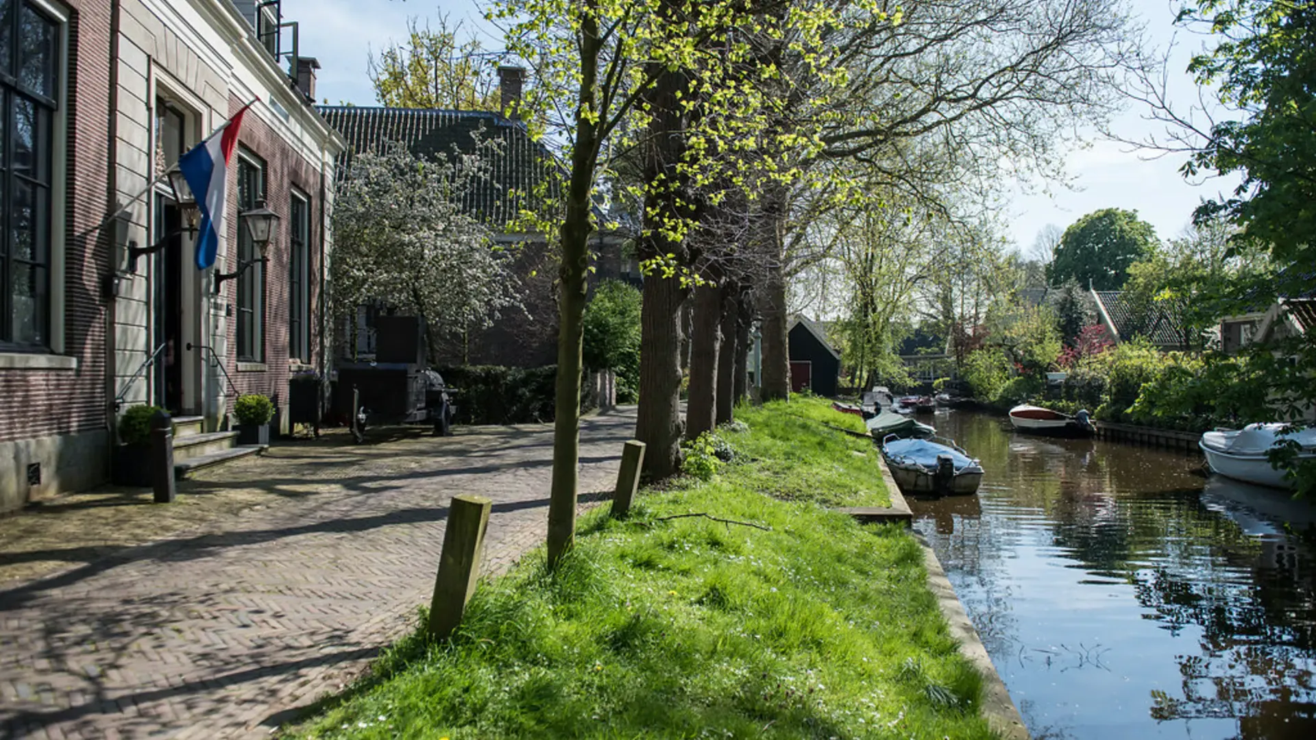 leeteinde voorkant broeker huis broek in waterland natuur