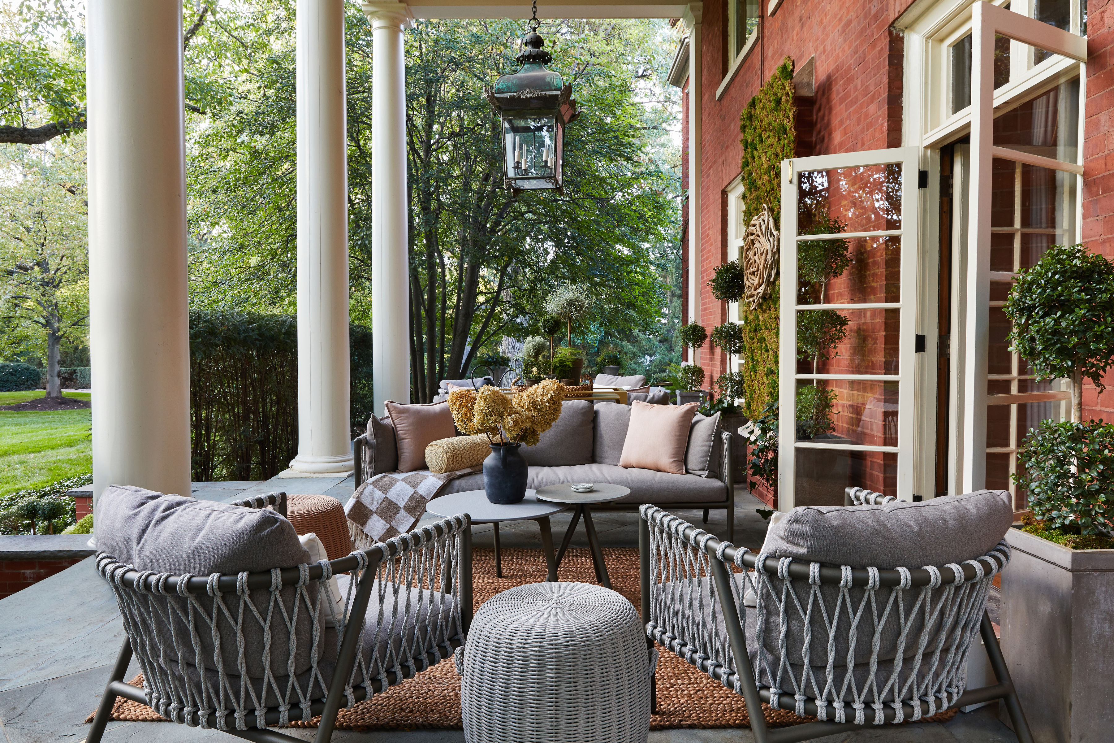 (House Beautiful, Whole Home Chicago @housebeautiful | Kate Marker, Kate Marker Interiors | Heather Talbert Photography @heathertalbert)