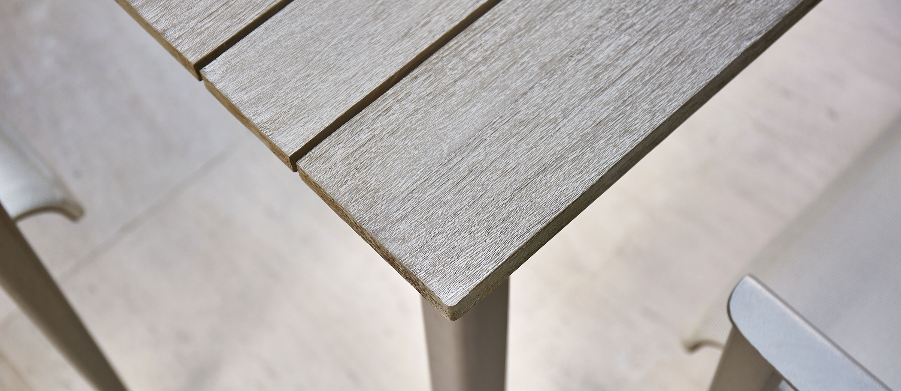 ZoTFAR5LeNNTwvIq_Teak_Detail_H