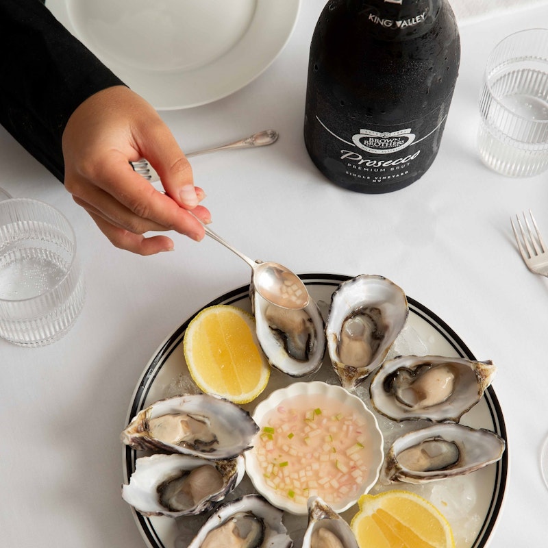 BB Prosecco Brut with oysters