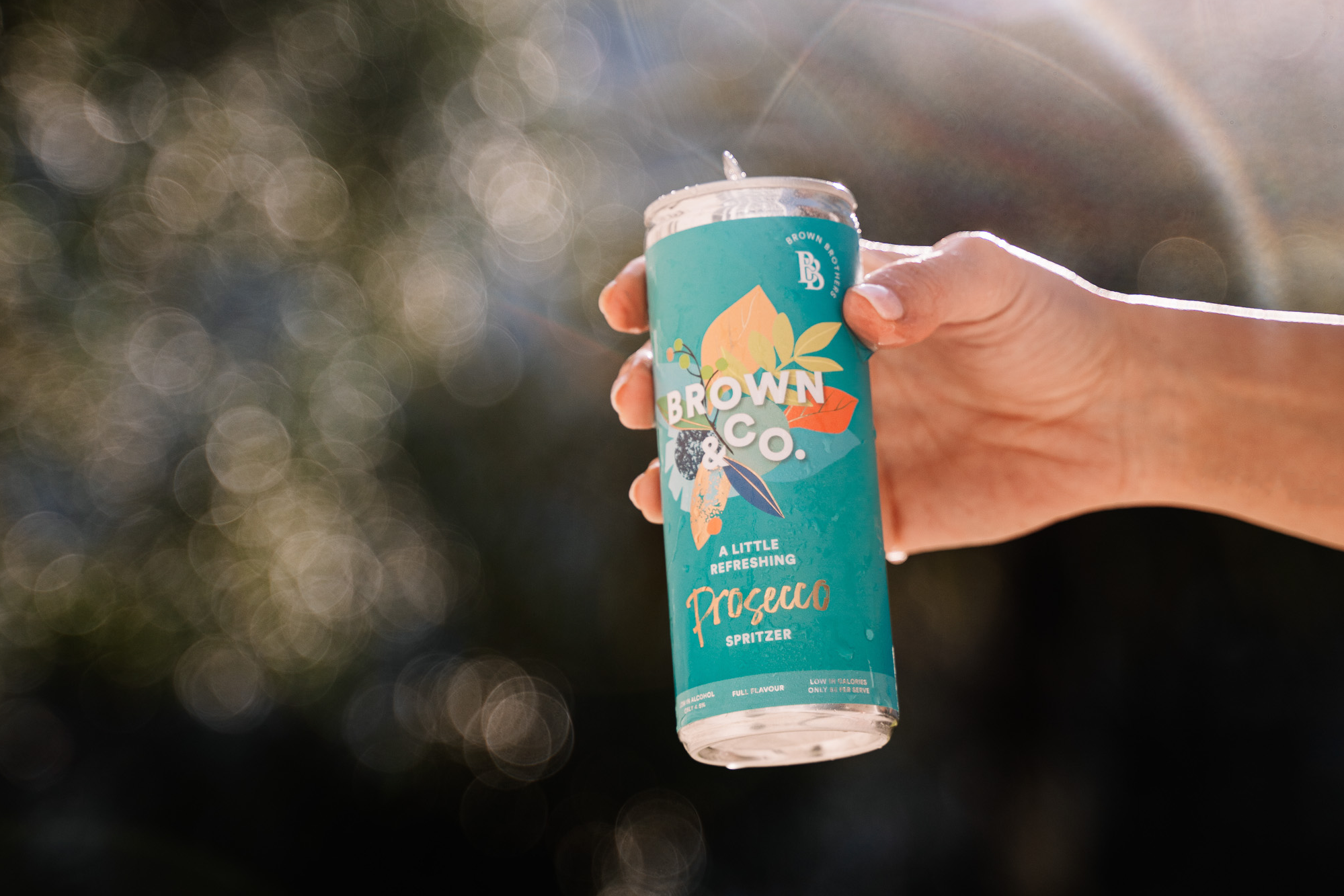 brown & co prosecco can close up