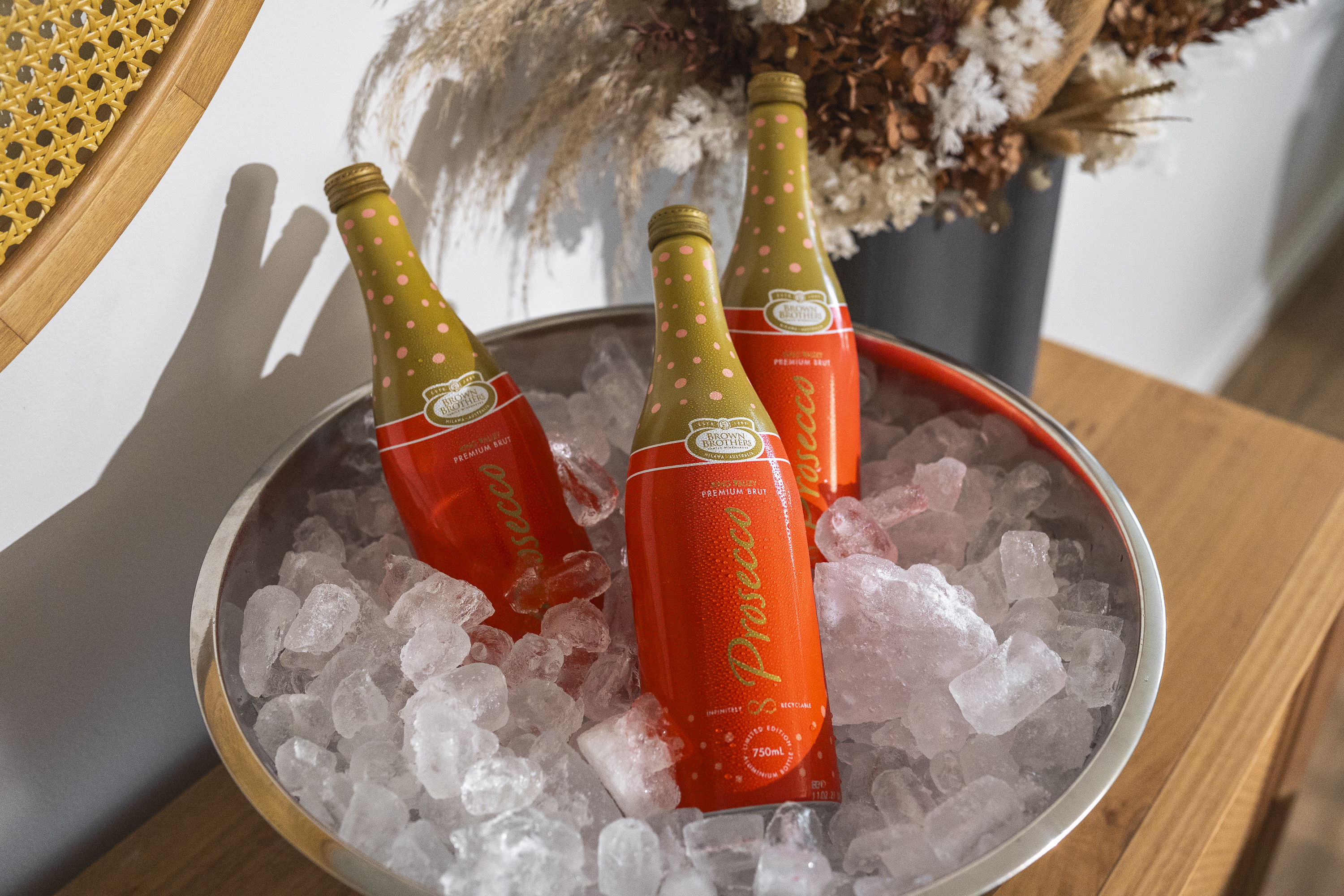 prosecco aluminum on ice