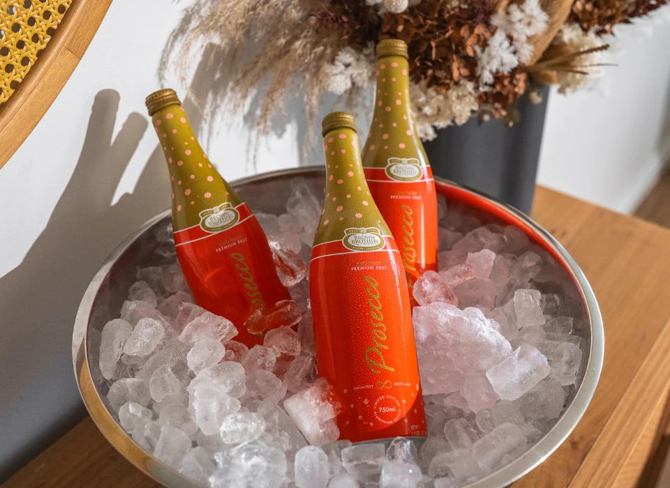 Aluminium prosecco on ice