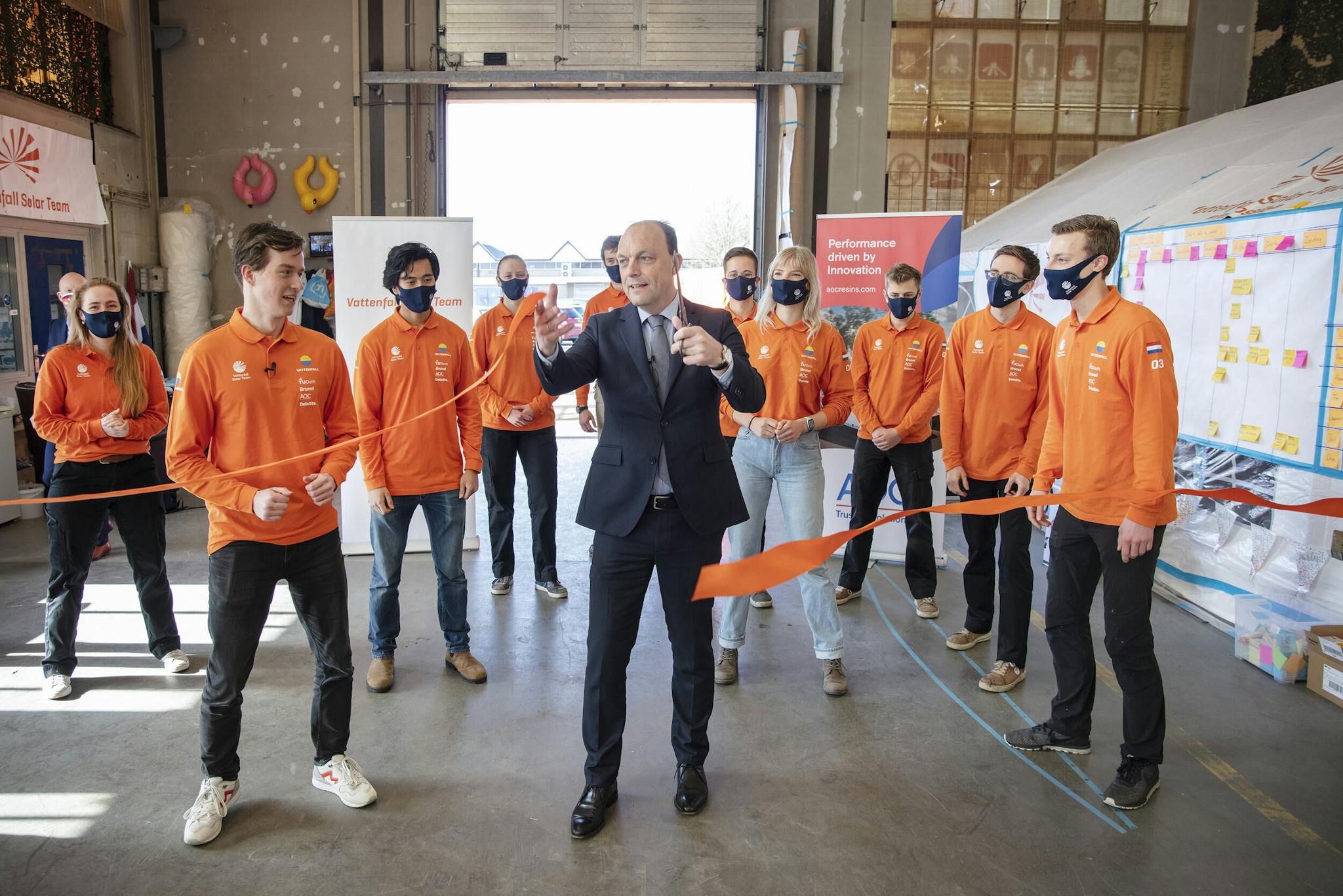 MAYOR OF ZWOLLE OPENS PRODUCTION OF SOLAR CAR NUNA11