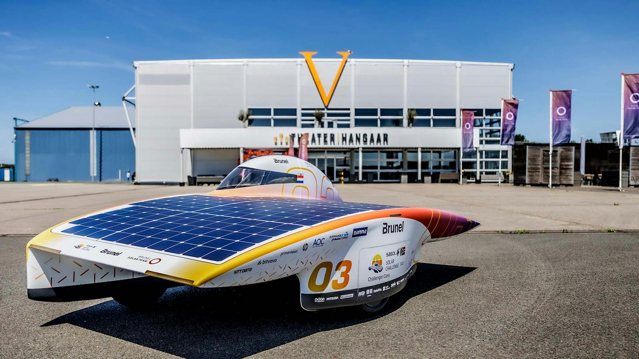 Nuna 11s in front of the theater Hangaar in Katwijk