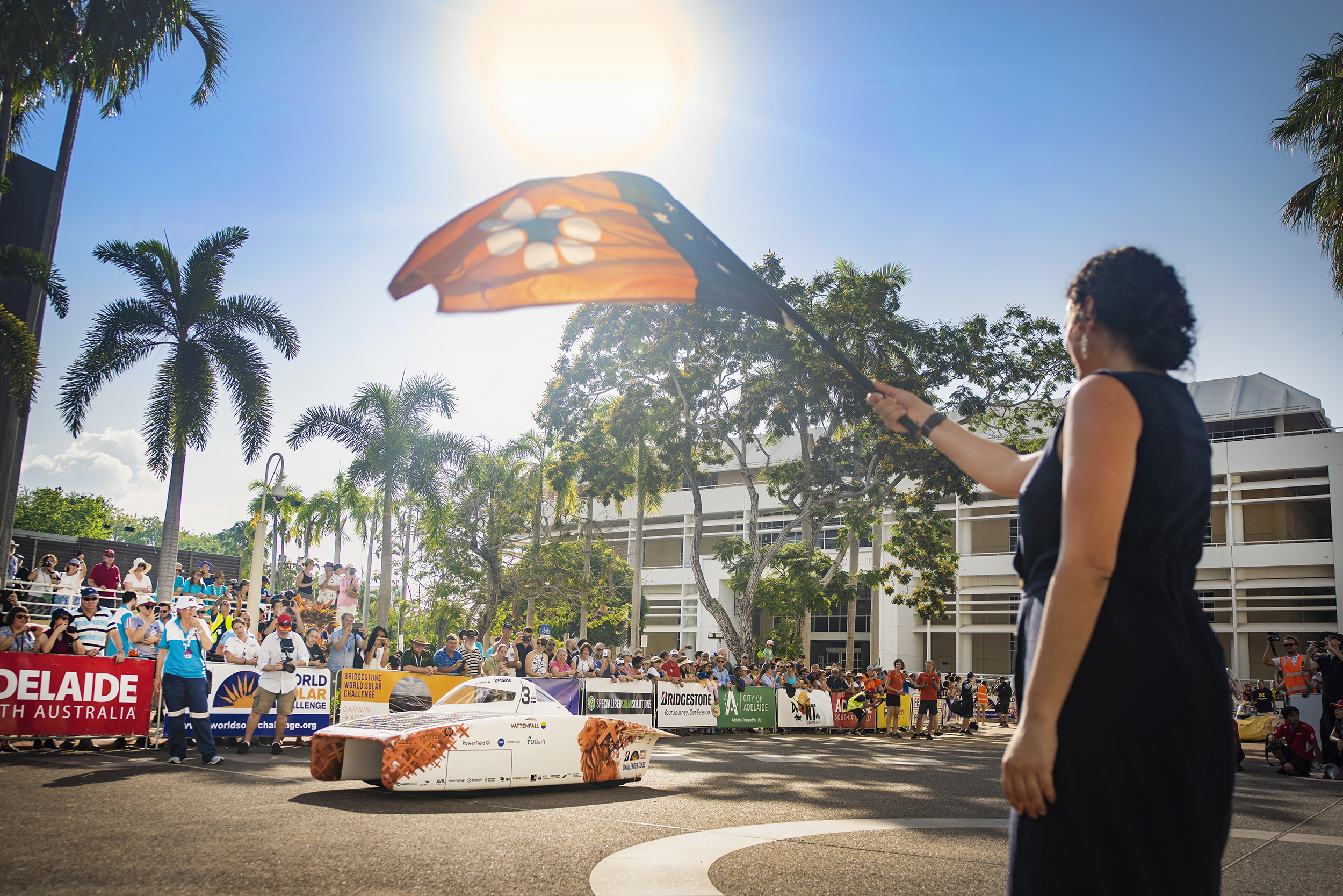 Nuna X aan de start van de world solar challenge