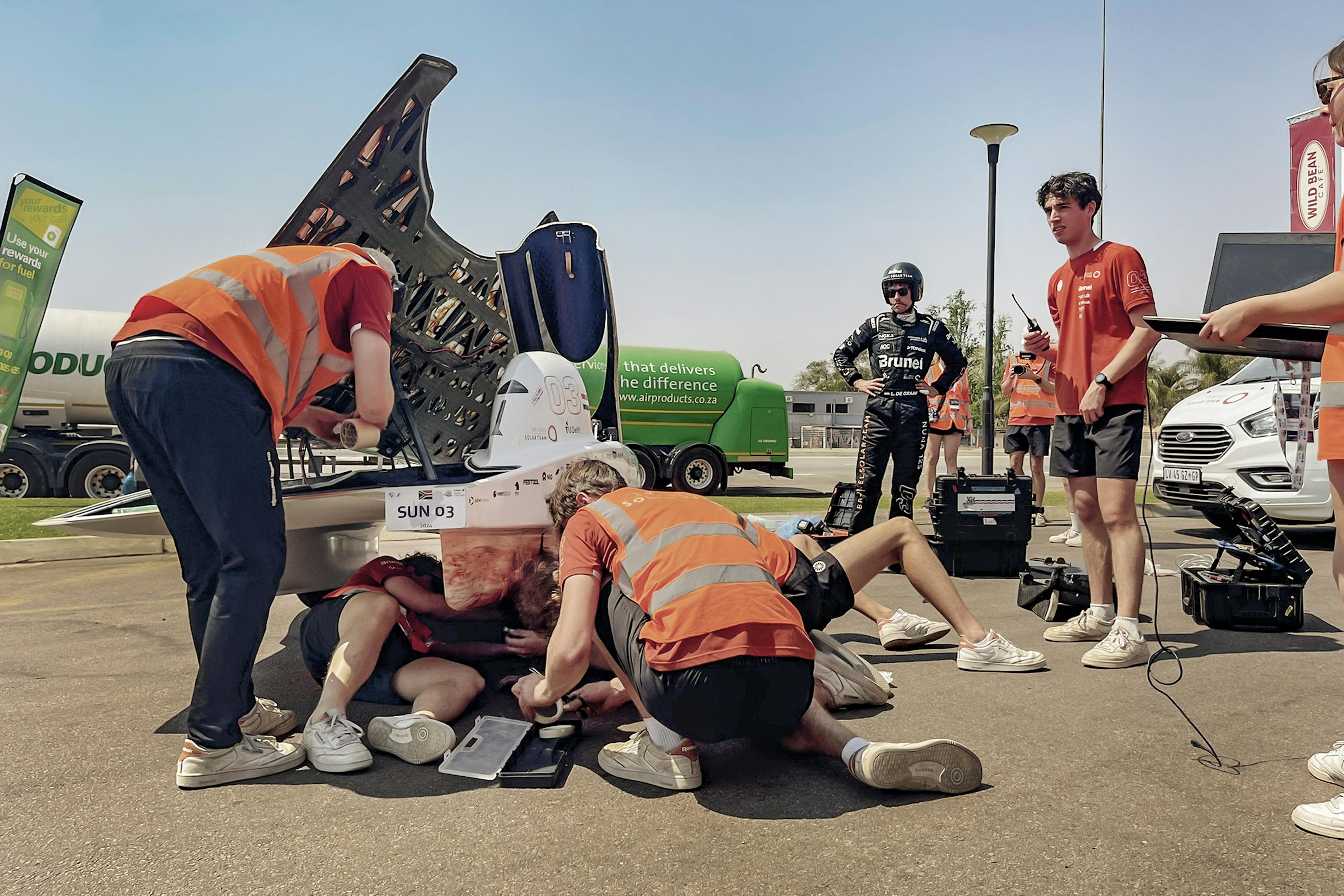 The team changes the motor of Nuna 12s