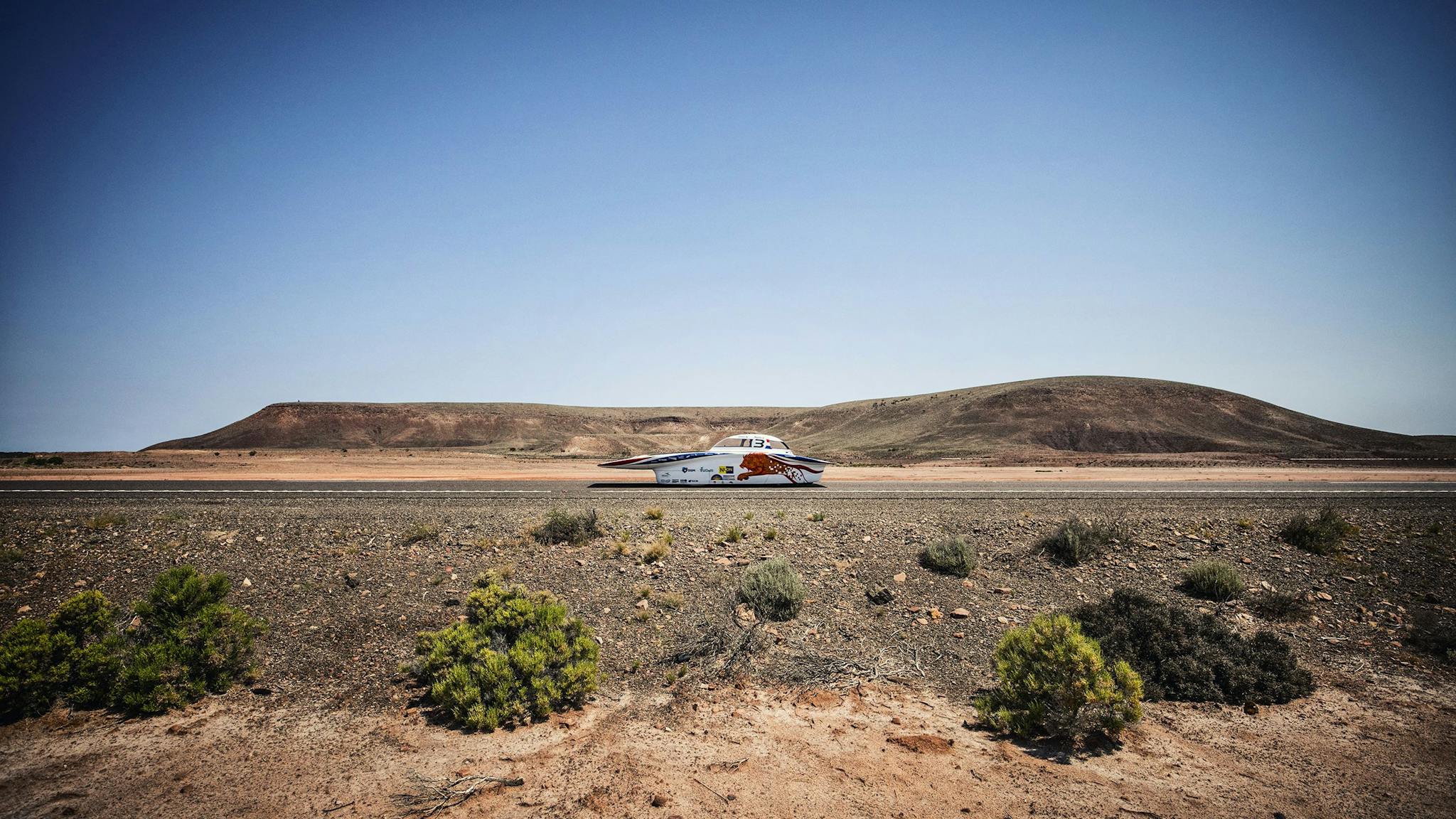 Nuna 8 driving through the Australian desert