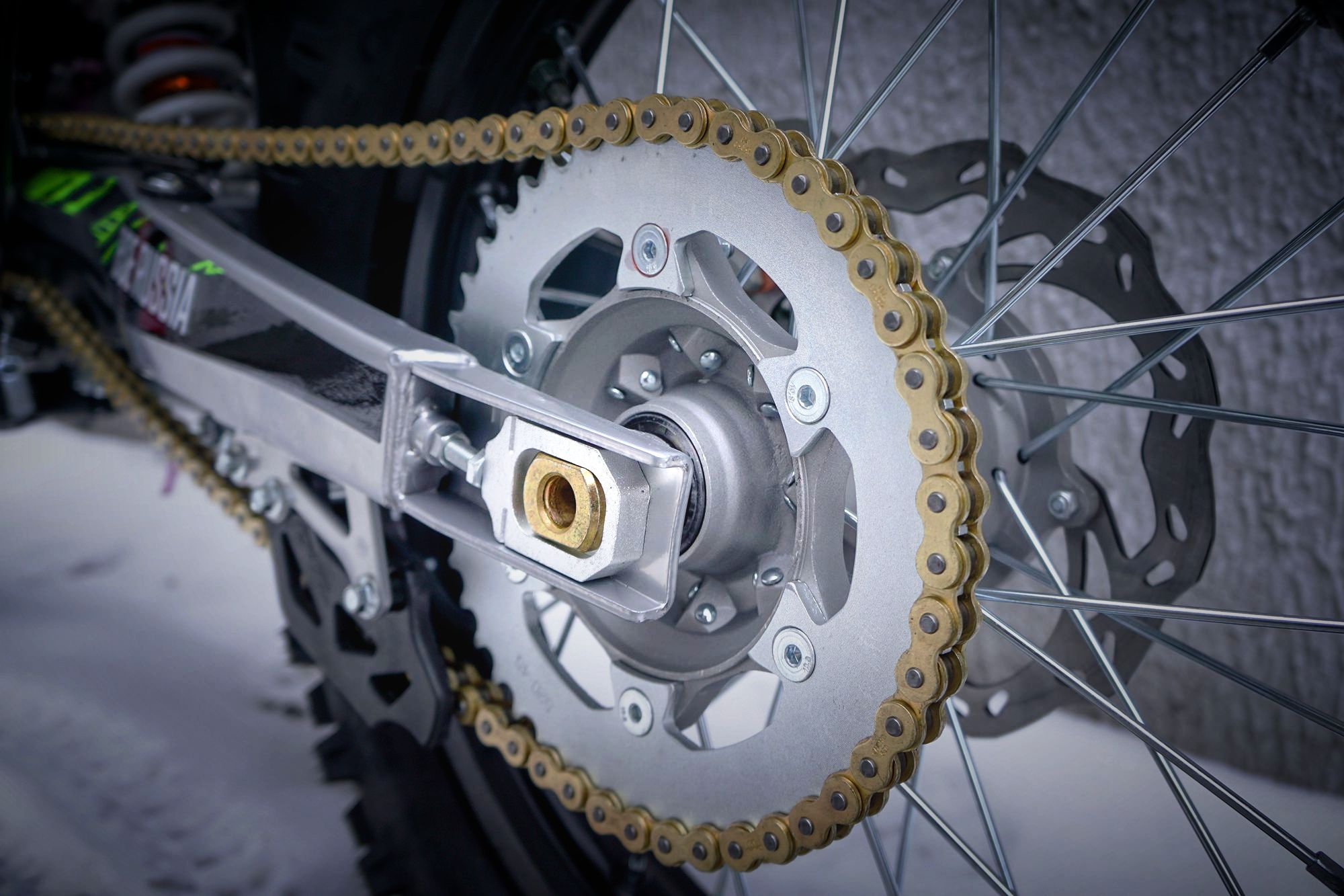 Как увеличить цепь. Звено цепи велосипеда. Kmc 410 цепь тайвань. Увеличивающаяся цепь в форд-фалкерсоне. Kmc x11.