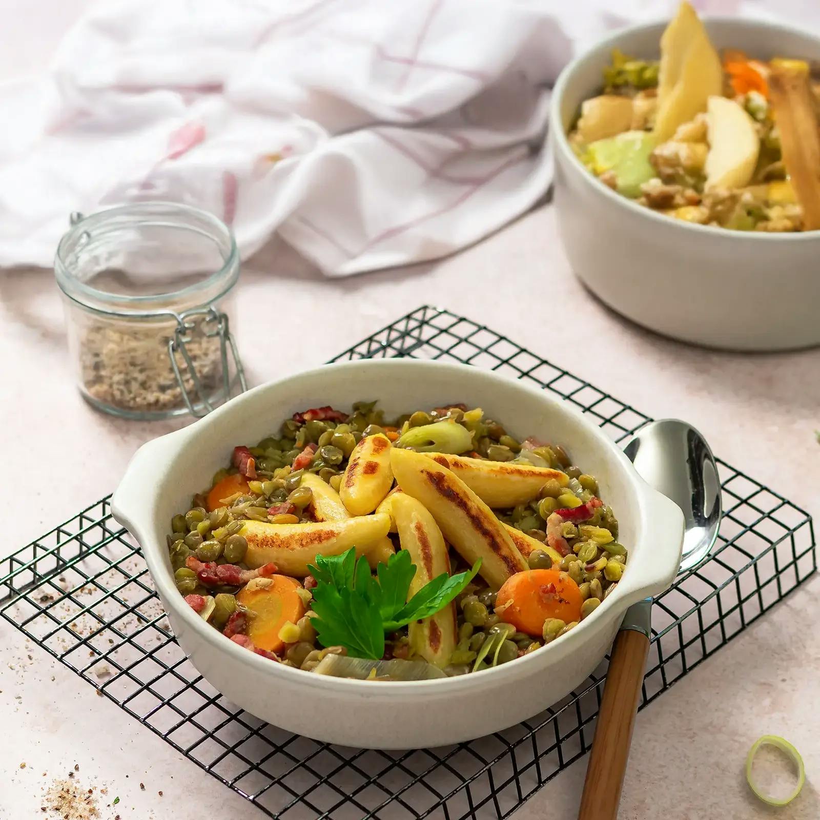 Speck-Linsensuppe mit Kartoffel-Schupfnudeln Speck-Linsensuppe mit Kartoffel-Schupfnudeln