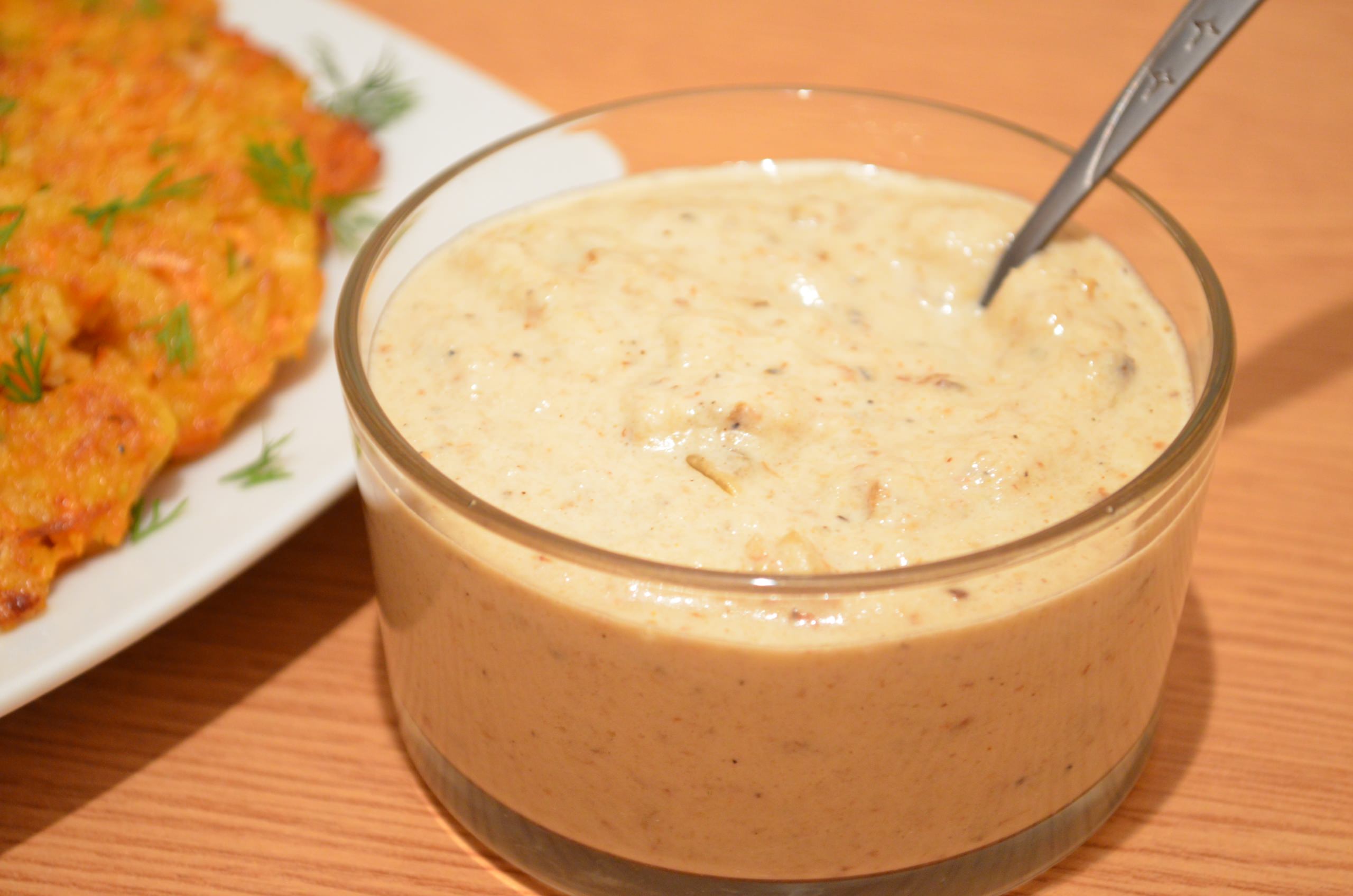 Cоус із шампіньйонів та йогурту