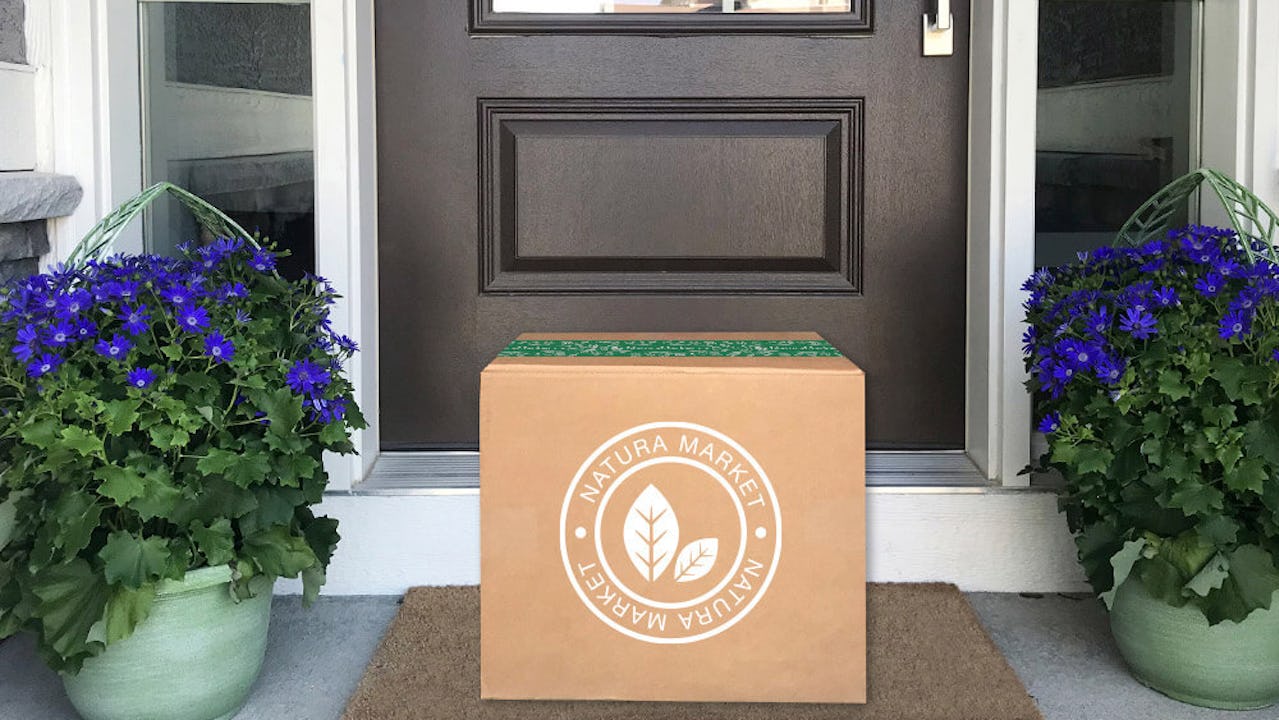 Natura Market box being delivered at home's front door