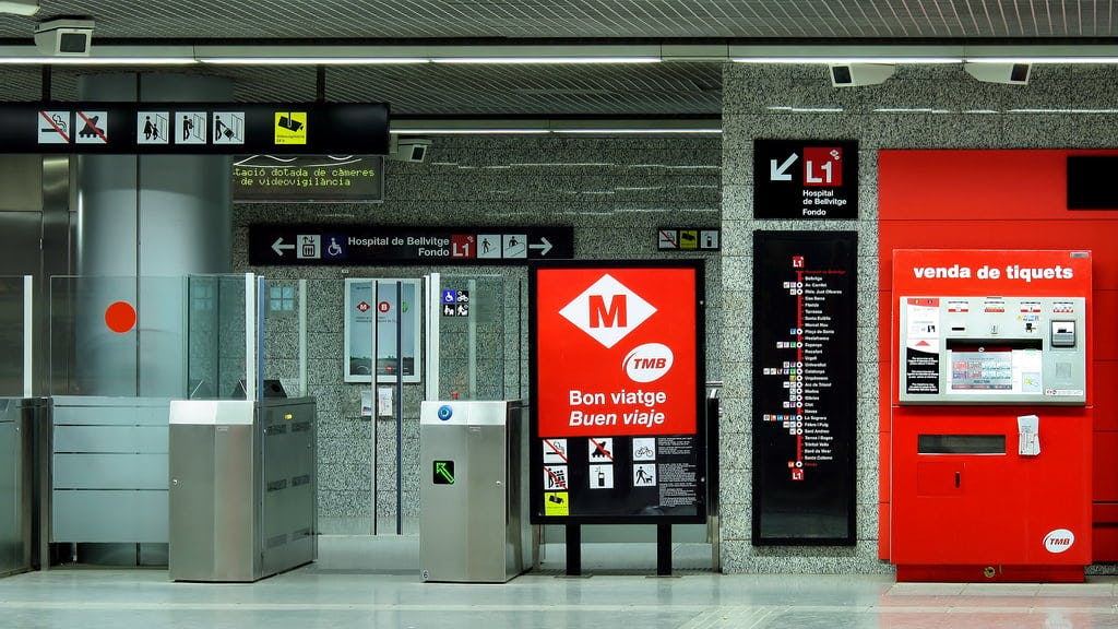 A metro station located in Barcelona featuring a tickets machine.