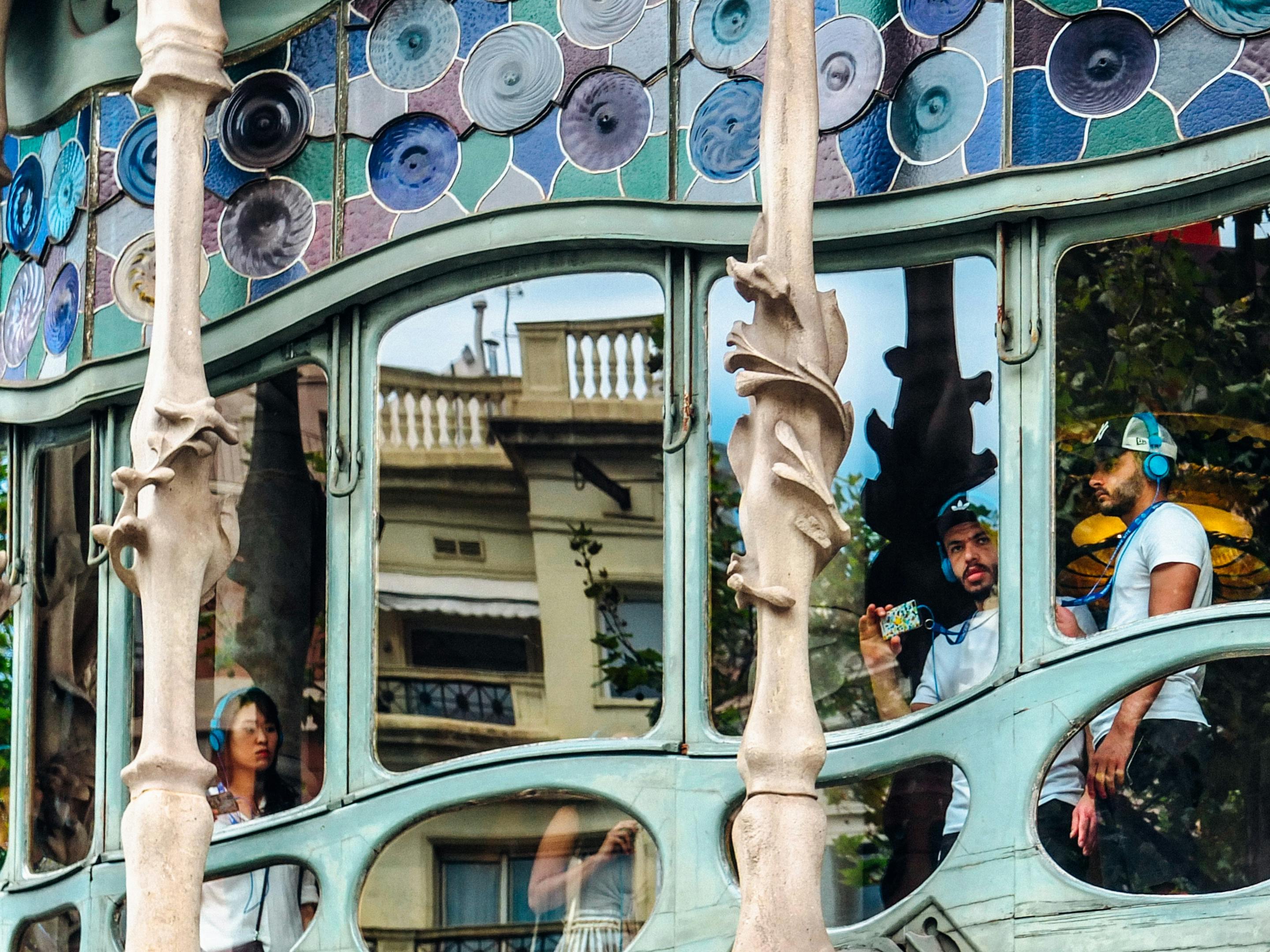 Casa Batllò: A lively building with colorful facade.