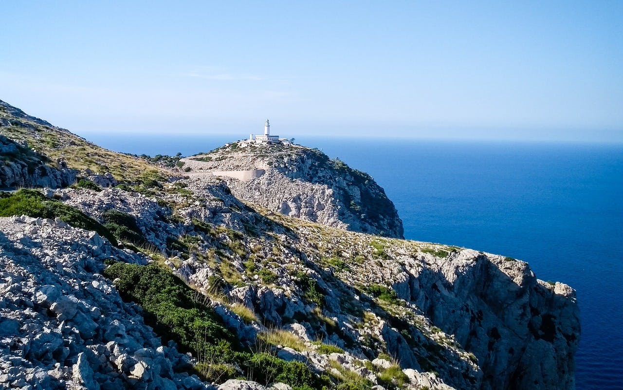 A breathtaking view from the top of Cap de Formentor, showcasing the stunning landscape of Mallorca's coastline.