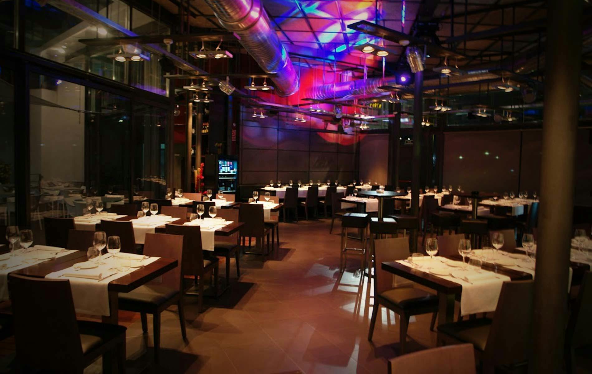 Dining area at Flash Bar, Salou with tables and chairs set up for dinner.