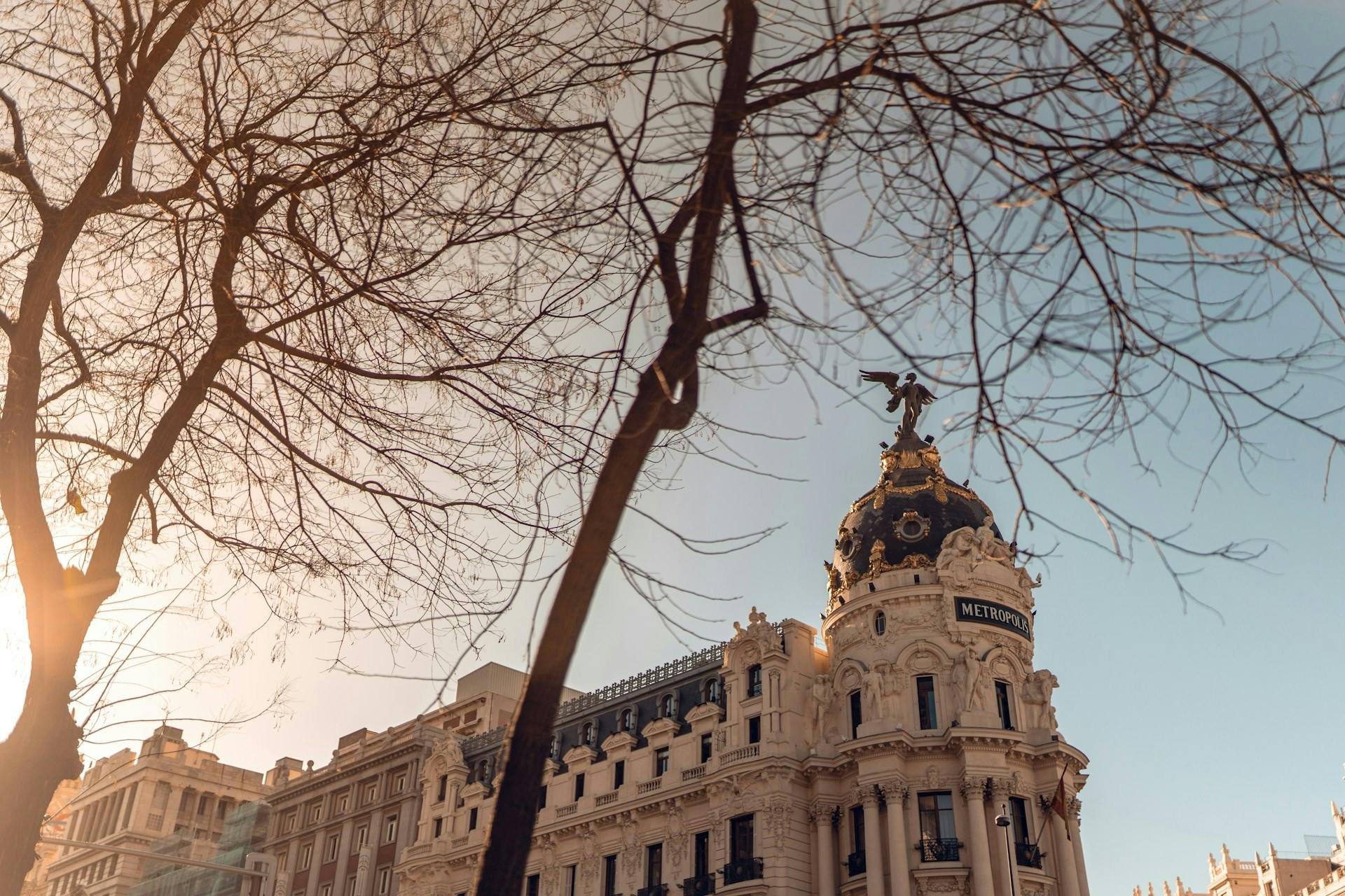 Vue aérienne du paysage urbain de Madrid dans la lumière du matin.