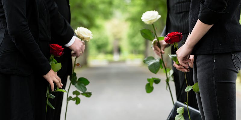 Obsèques traditionnelles et "Death Tech" : quels cadres recrute le secteur du funéraire ?
