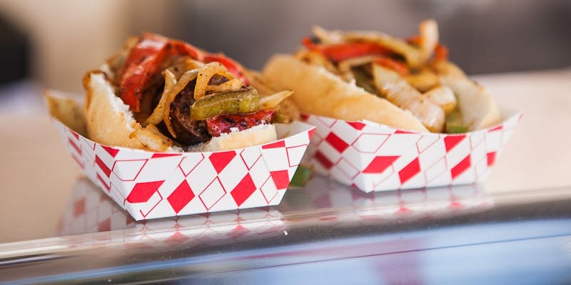 Street-food et produit unique : les nouveaux rois de la restauration rapide en franchise