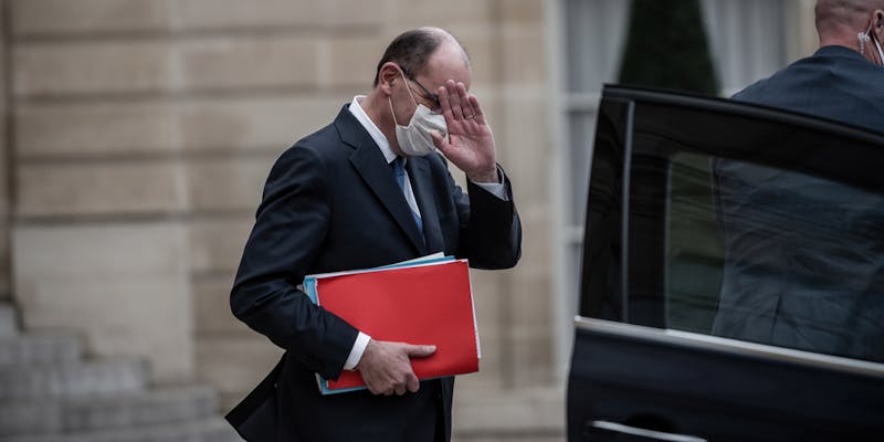 Couvre-feu à 18 heures : quel impact sur les horaires de travail des salariés… et leur salaire ?