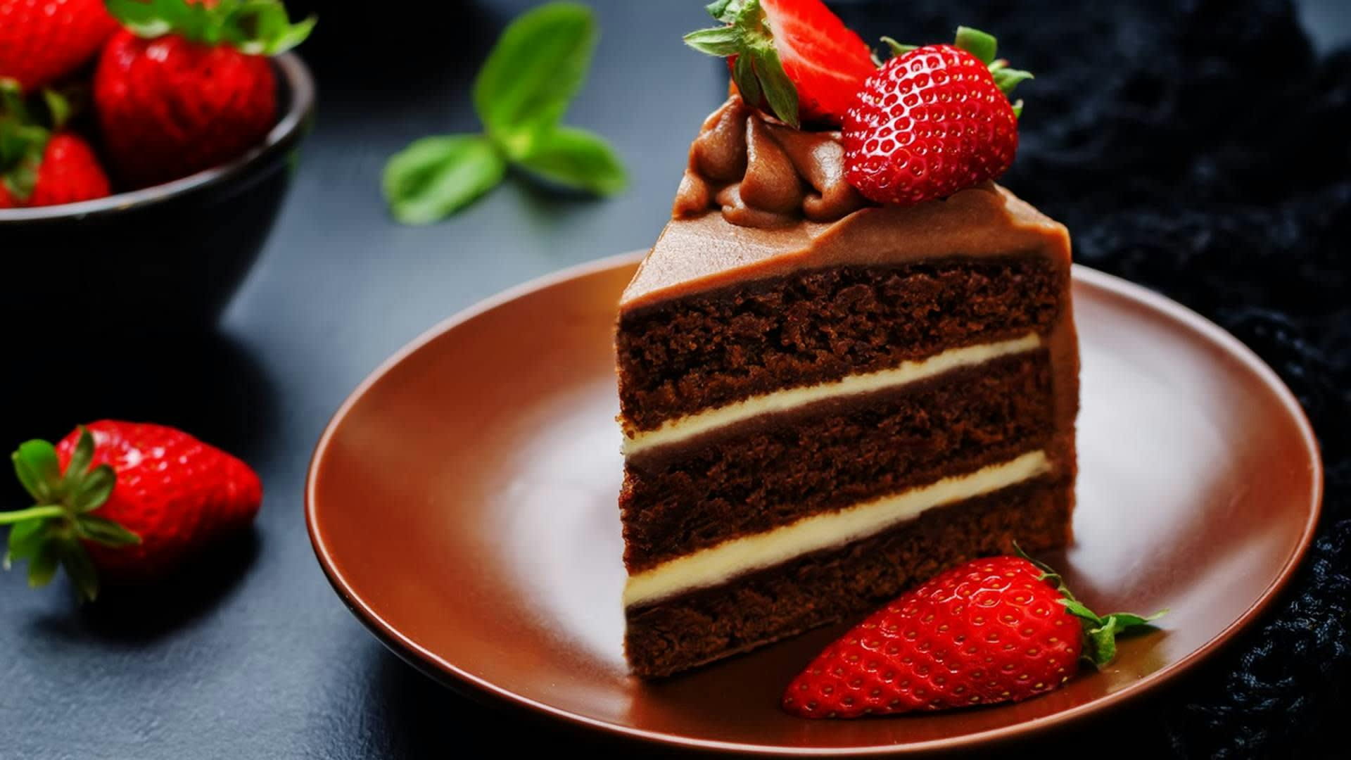 cake-strawberries