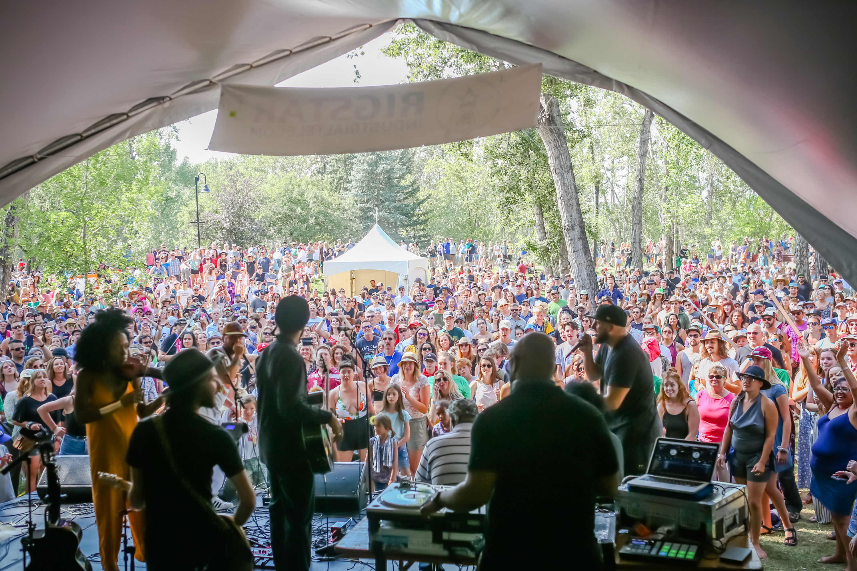 A large crowd gives a standing ovation to a collaborative artist session at the Calgary Folk Music Festival