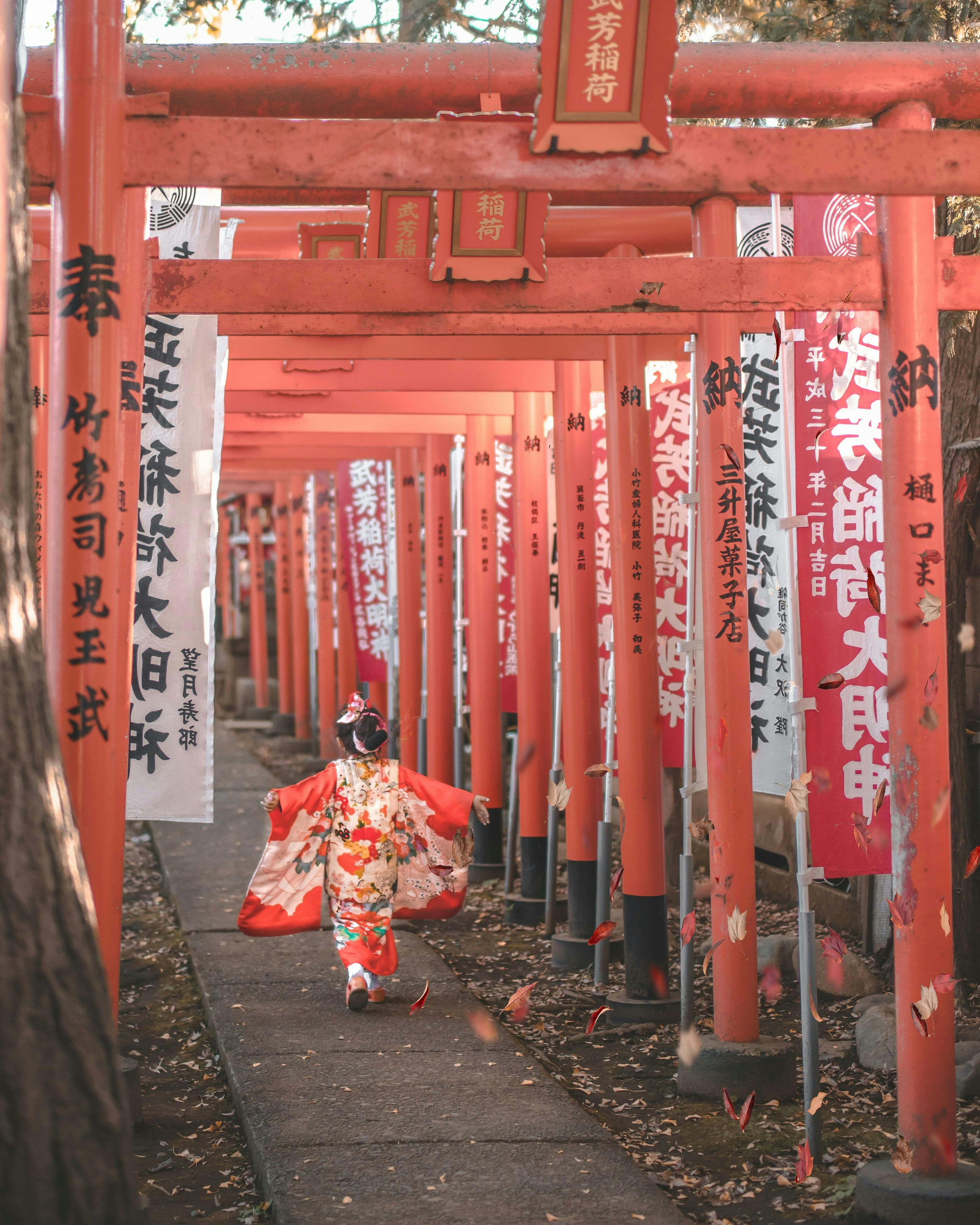 A woman dressed in a kimono walks through Fushimi Shrine near Tokyo