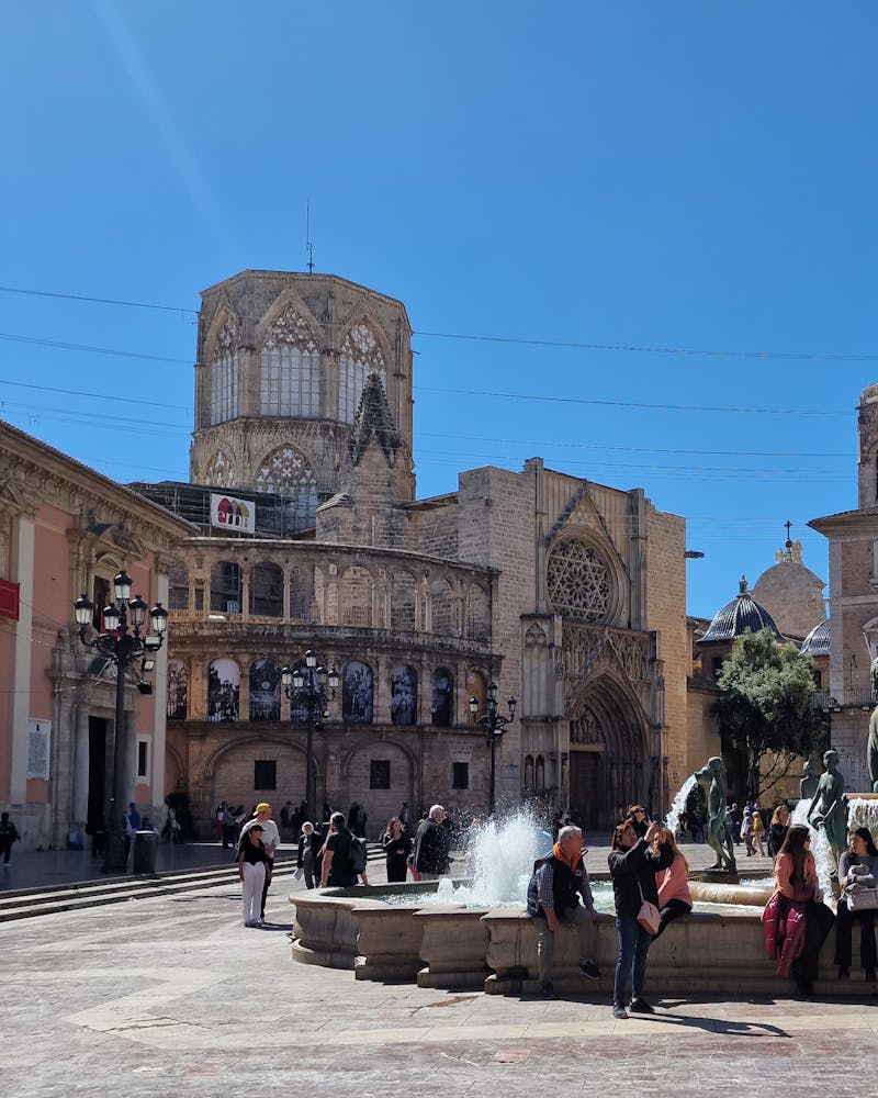 La Plaza de la Virgen, considerada una de las plazas más importantes y bonitas de Valencia
