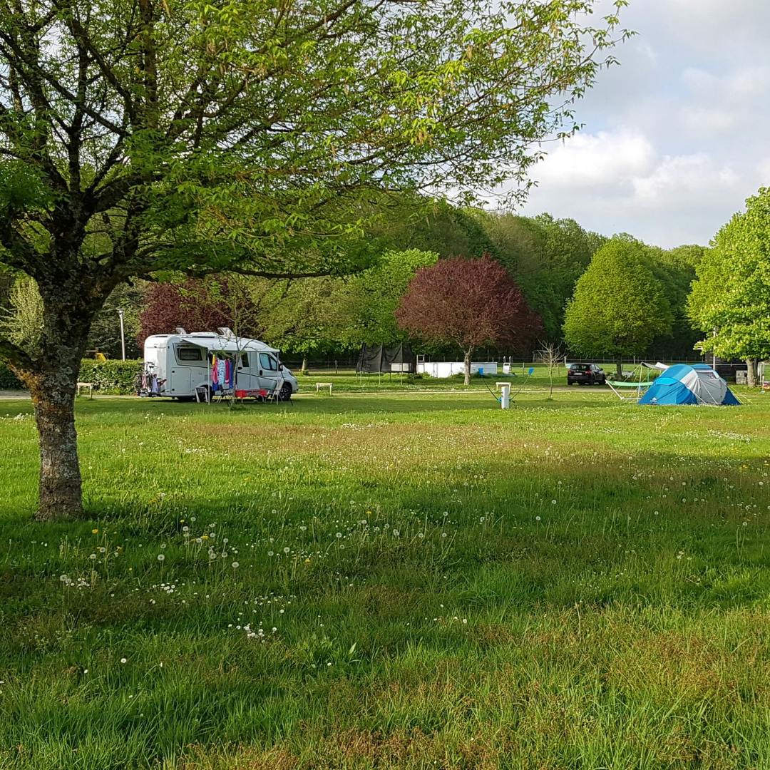 Camping Dun-le-Palestel (52831)