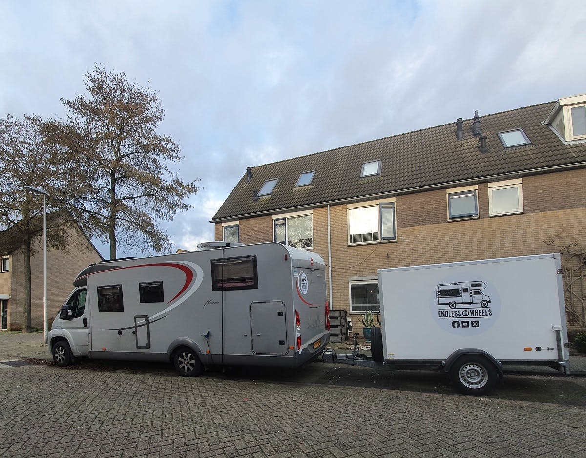 Peter, Myran en Luka: de eerste ervaringen als fulltime camperaars - het vertrek