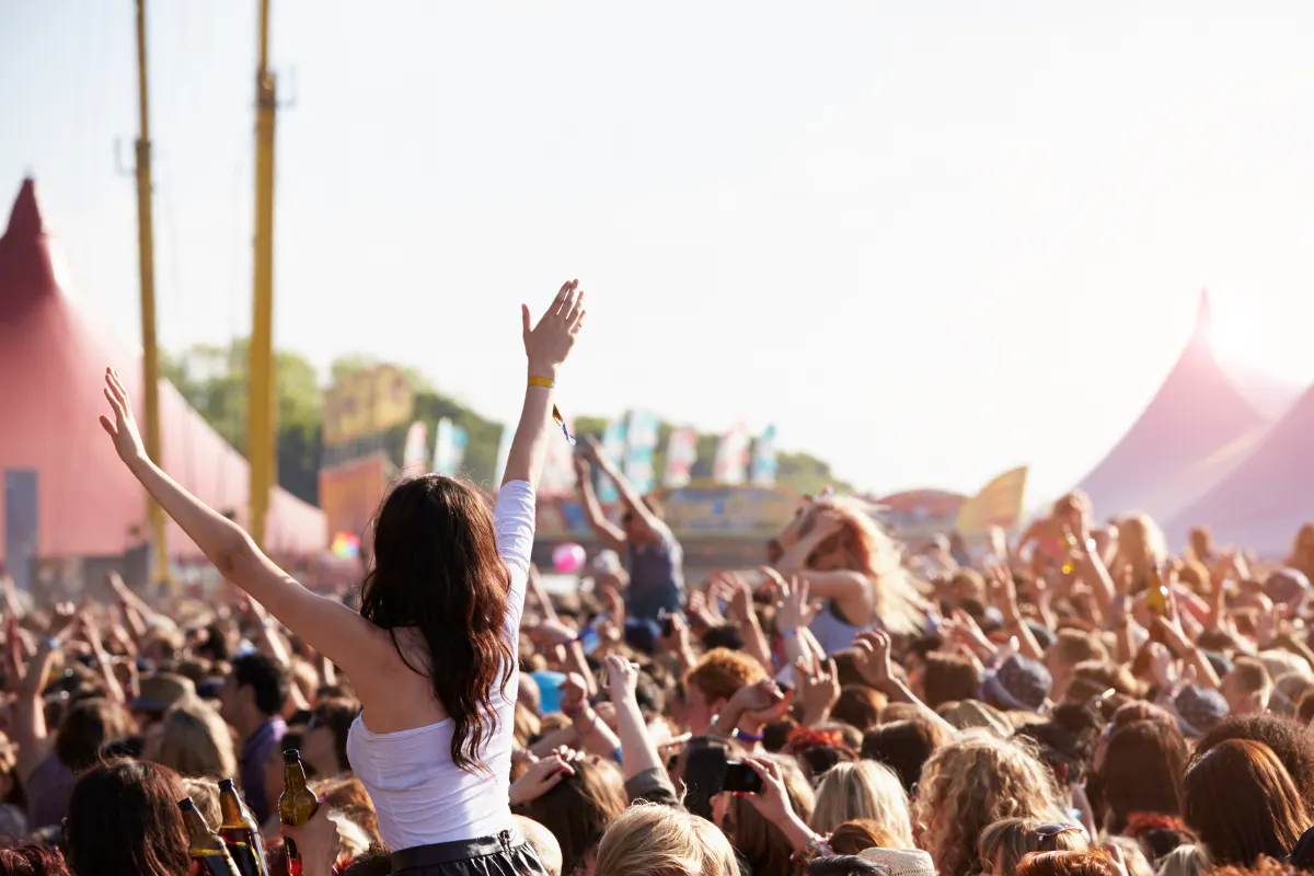 Wohnmobilstellplatz in der Nähe eines Festivals suchen