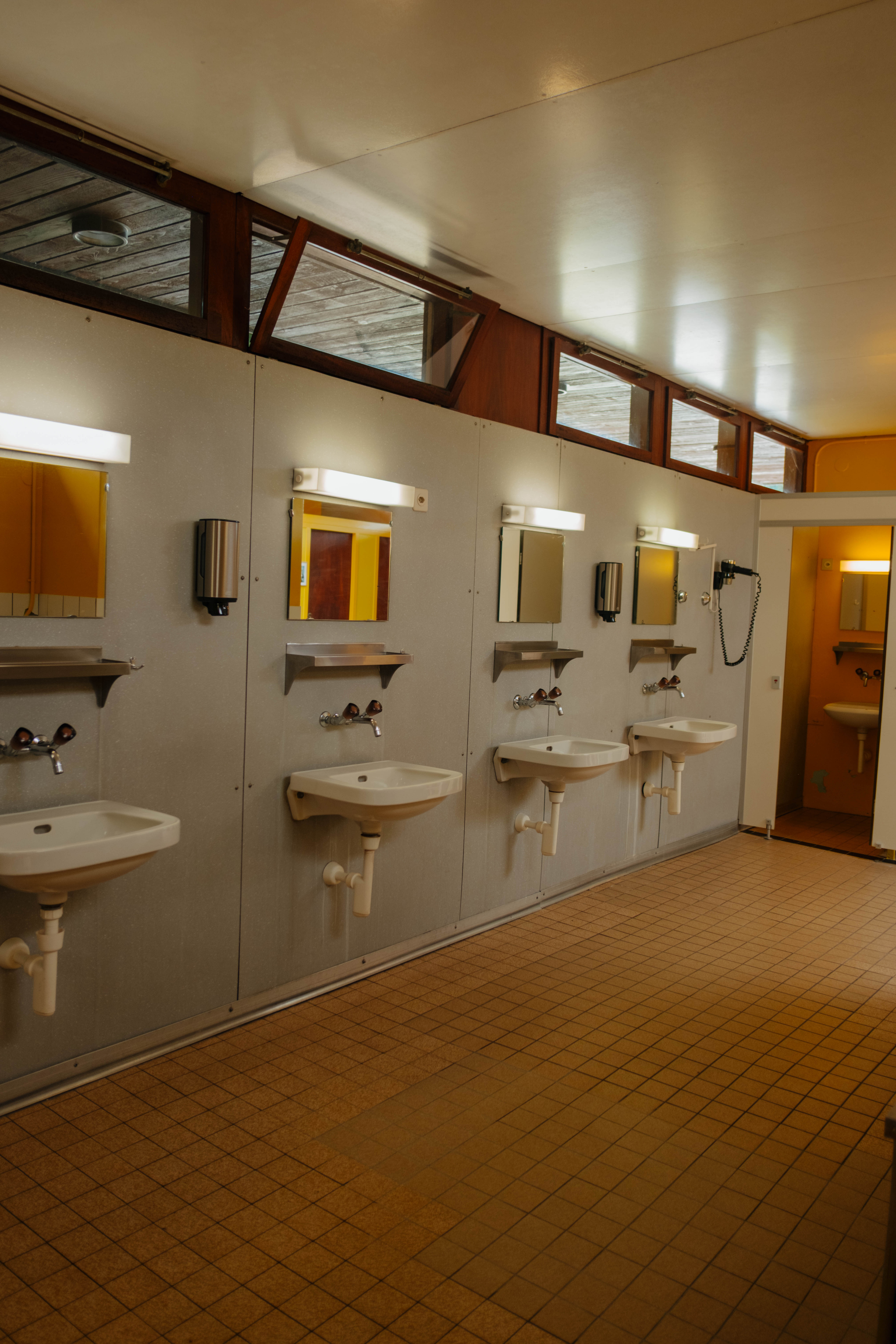 sanitary facilities lausanne