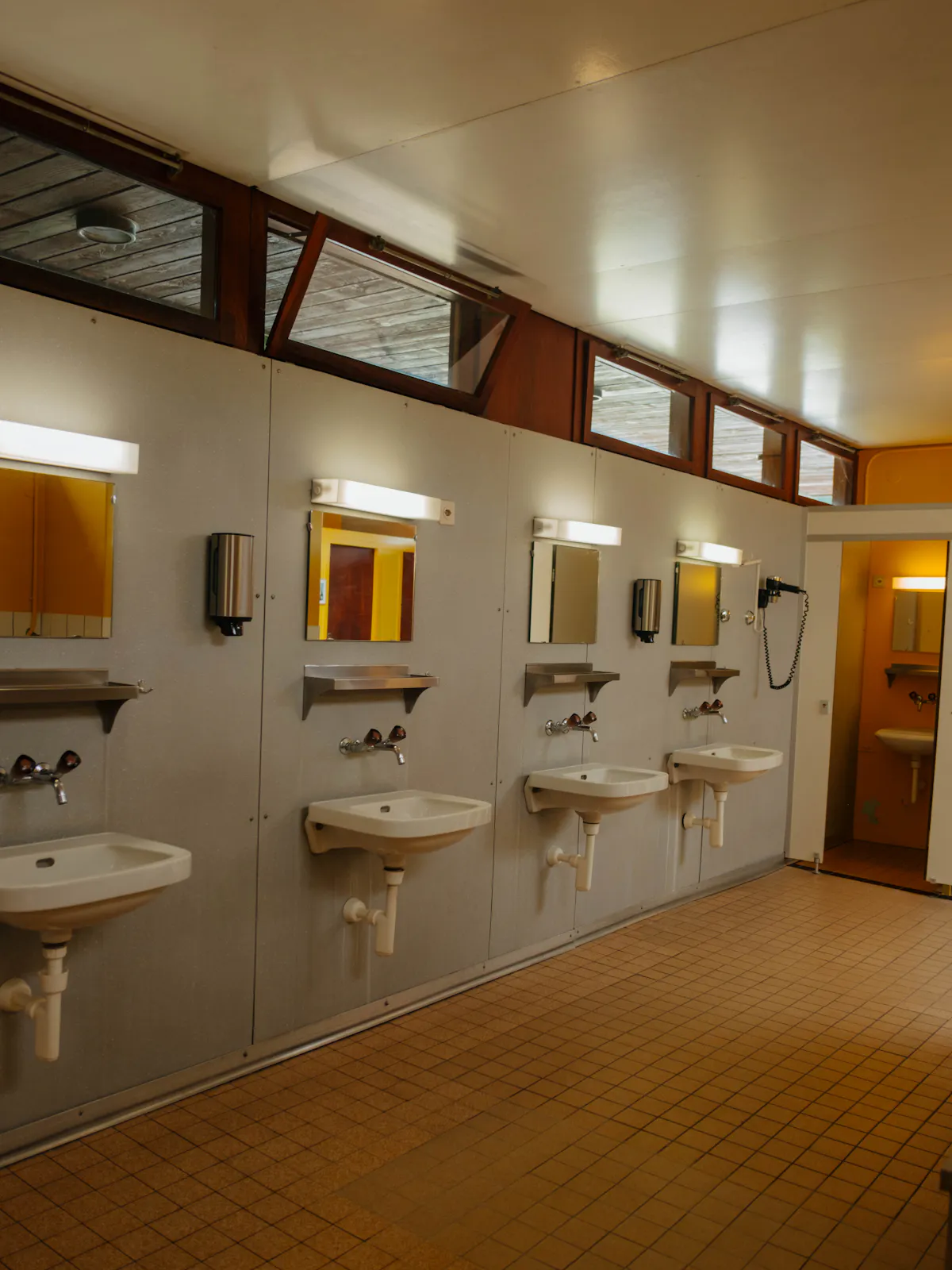 sanitary facilities lausanne