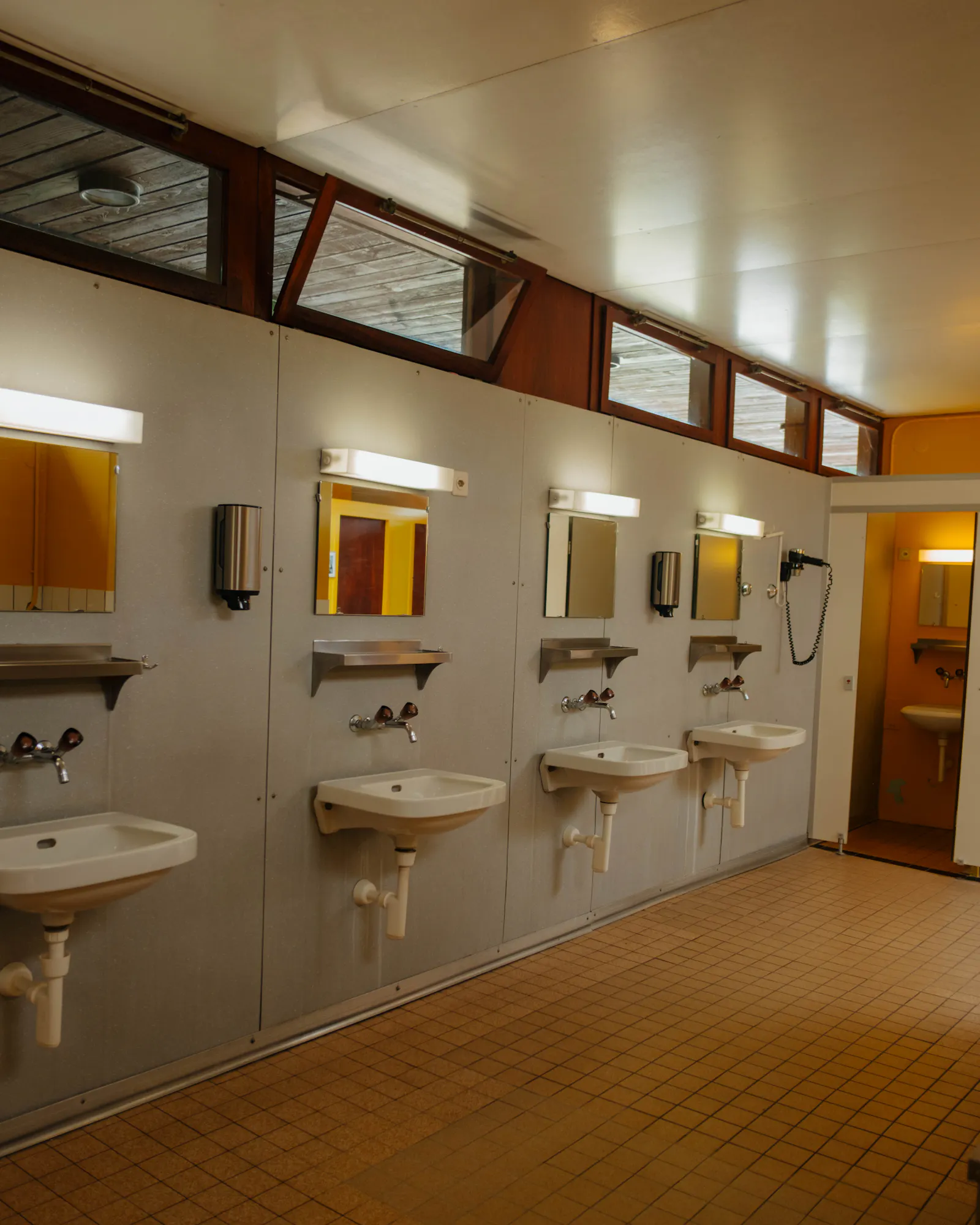 sanitary facilities lausanne