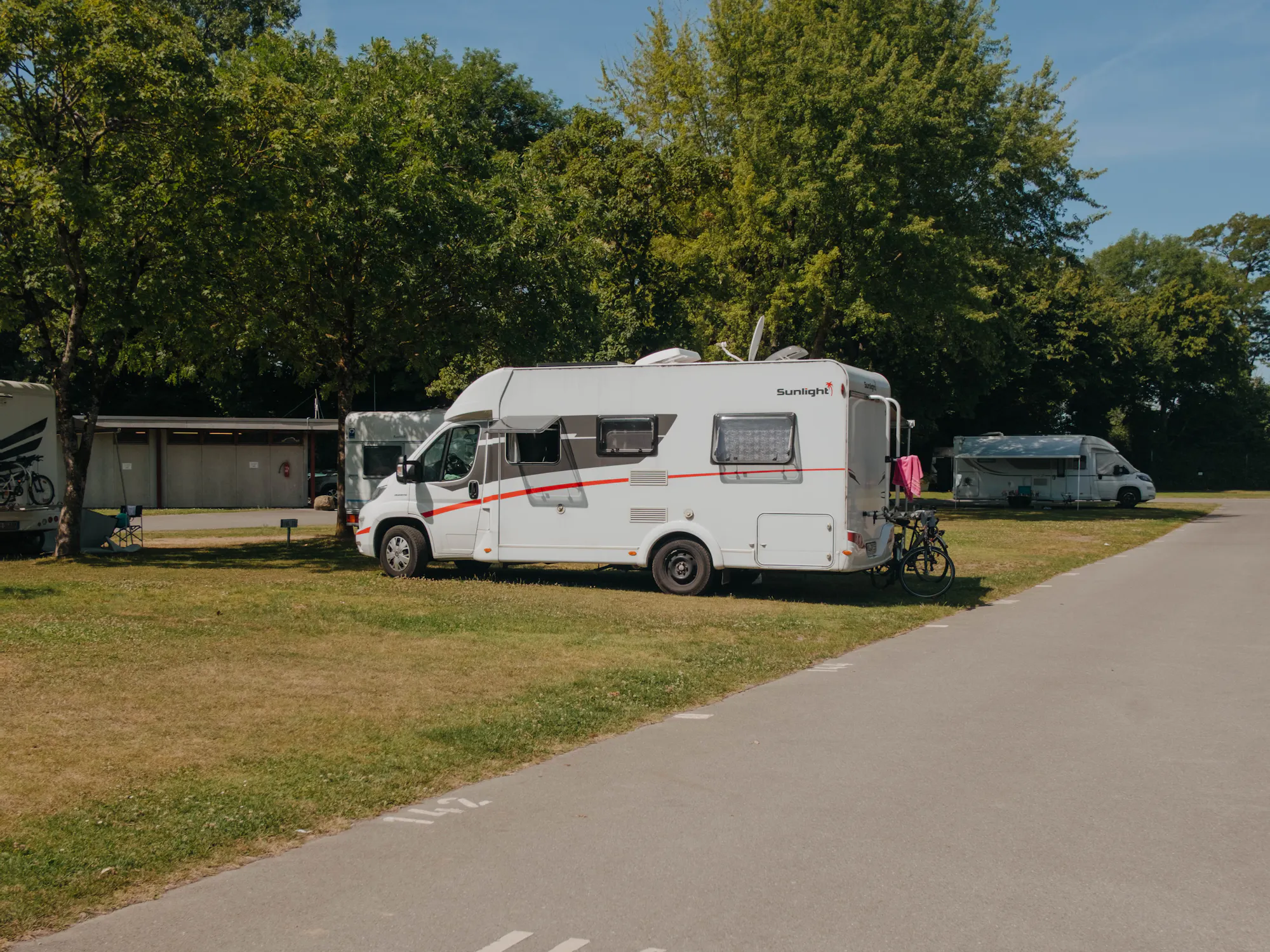 Wohnmobil auf Stellplatz in Lausanne