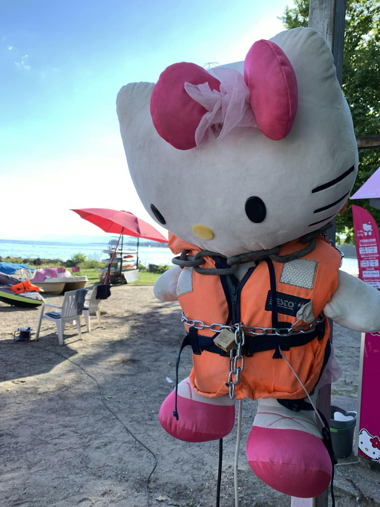 Escape Game Wasser am Genfersee mit Hello Kitty in Schwimmweste
