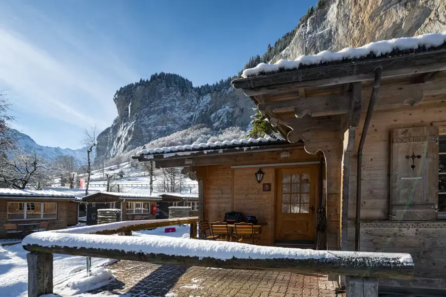 CJUN_bungalow_aussen_schnee_winter_03