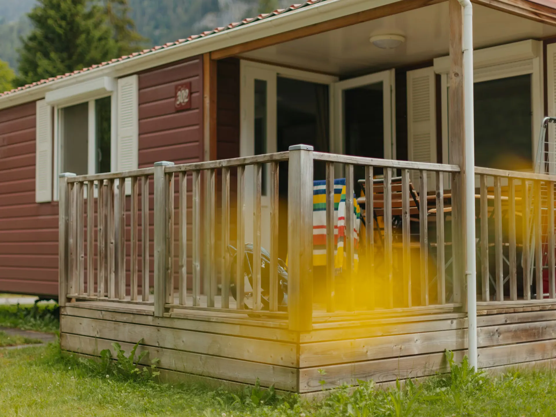 Terrasse des Mobilheims Staubbach auf dem Camping Jungfrau in Lauterbrunnen