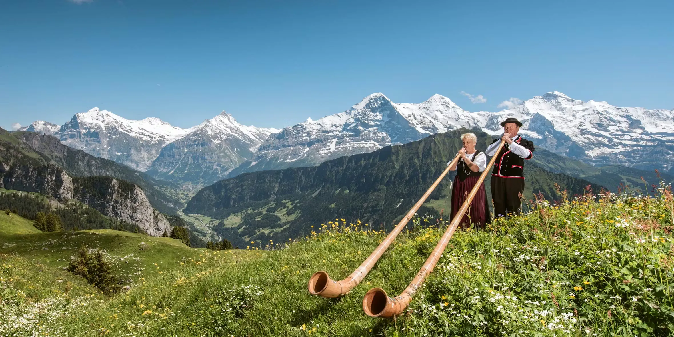 Zwei Alphornspieler auf der Schynige Platte