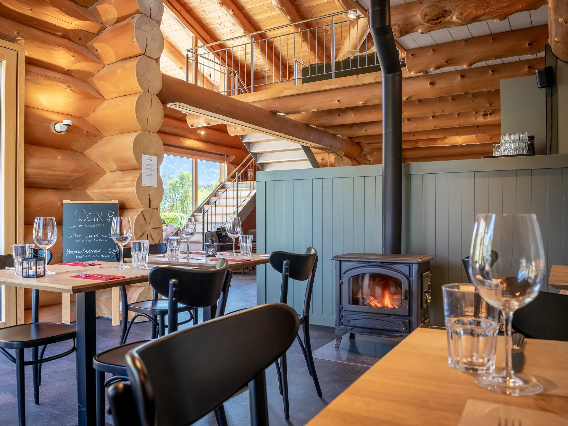 Bistro Blockhus innen Camping Alpenblick