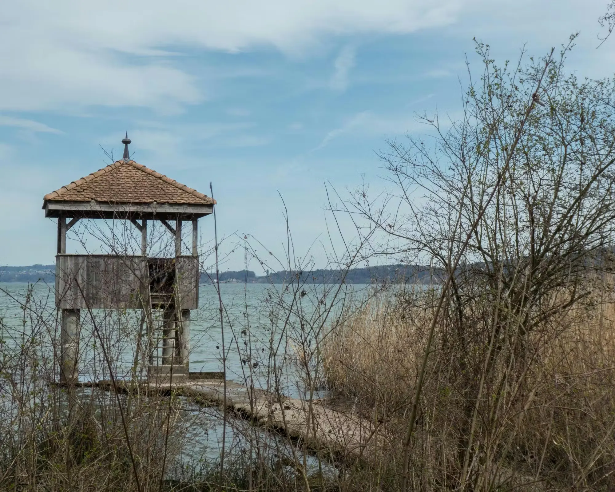 Ufer des Bielersees mit Aussichtsplattform