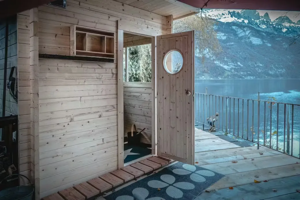 Holzsauna direkt am Walensee in Murg vom lofthotel
