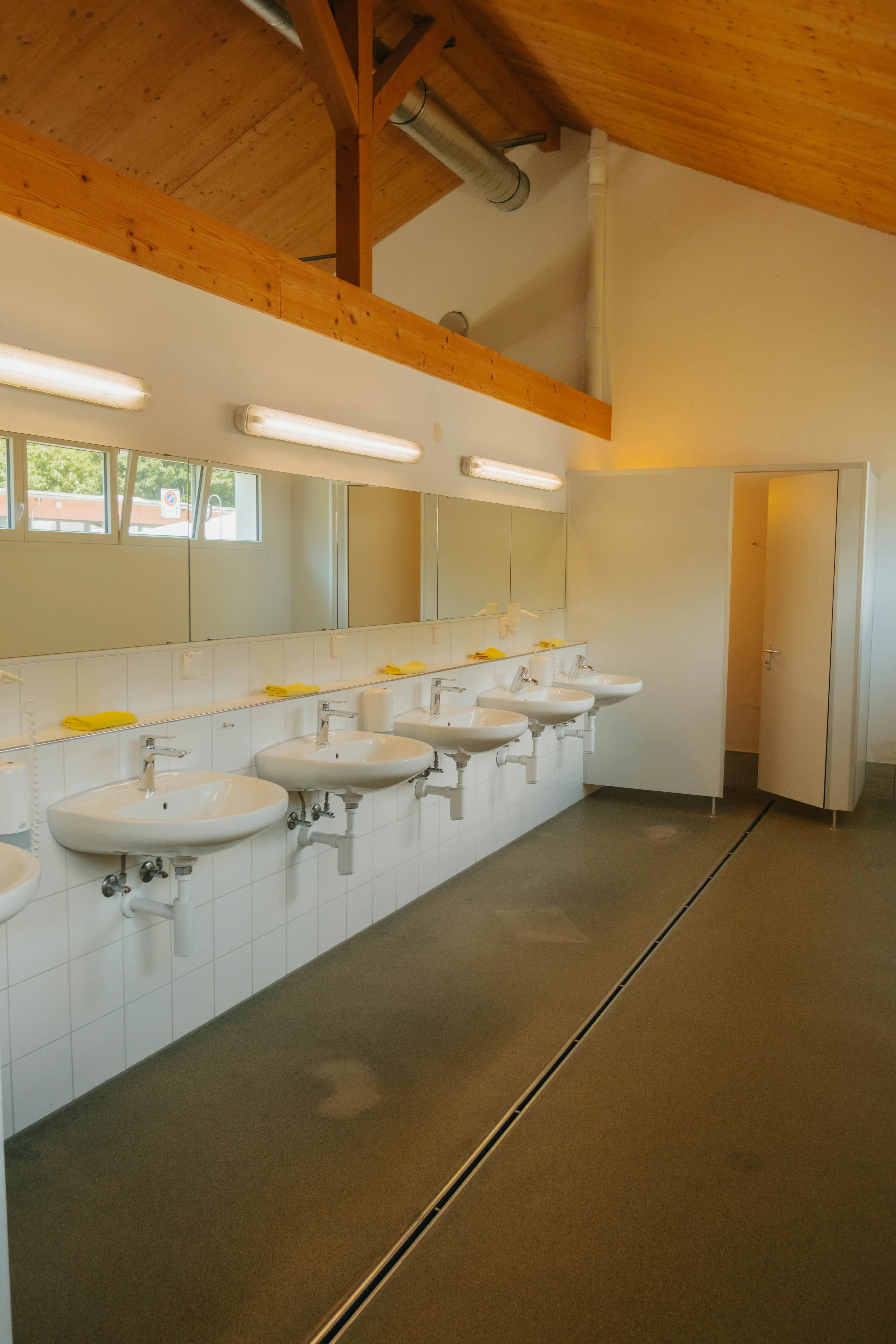 Sanitäre Anlagen mit Waschbecken auf dem Camping Bad Ragaz