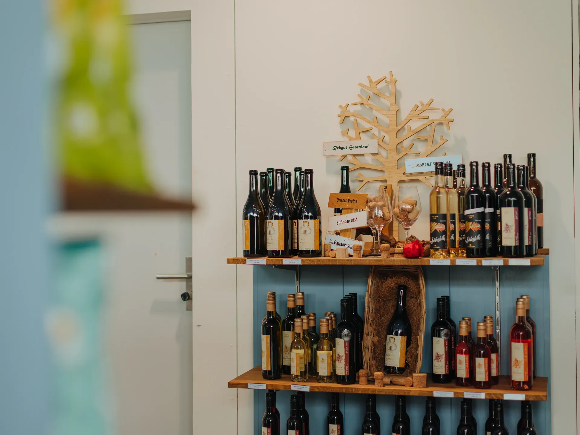 Lokale Weine im Shop des Camping Erlach