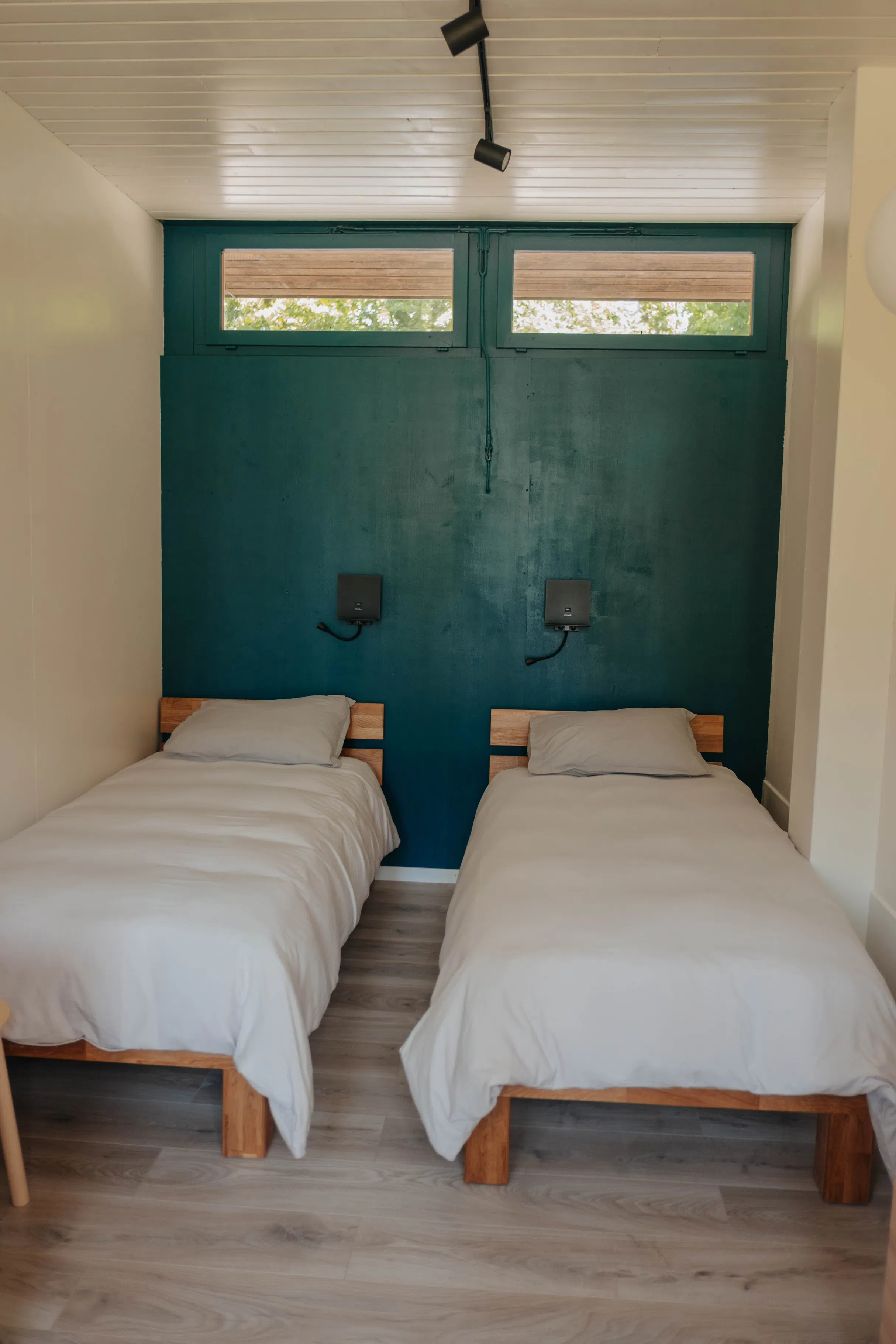 Two beds in the accommodation le Nook at Camping Lausanne