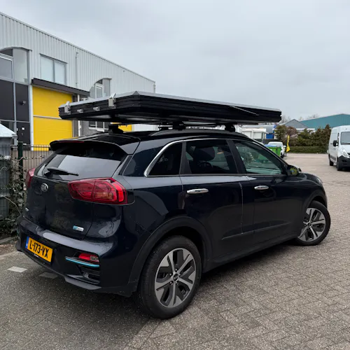 daktent op een elektrische auto