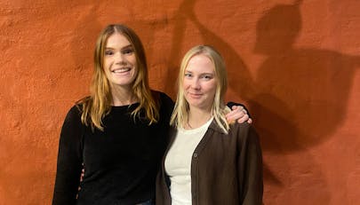 Frida Karlsson Öhman (t.v.) och Emelie Ström (t.h.)