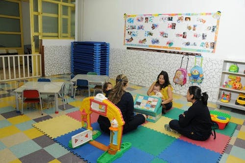 Foto das crianças na sala de aula