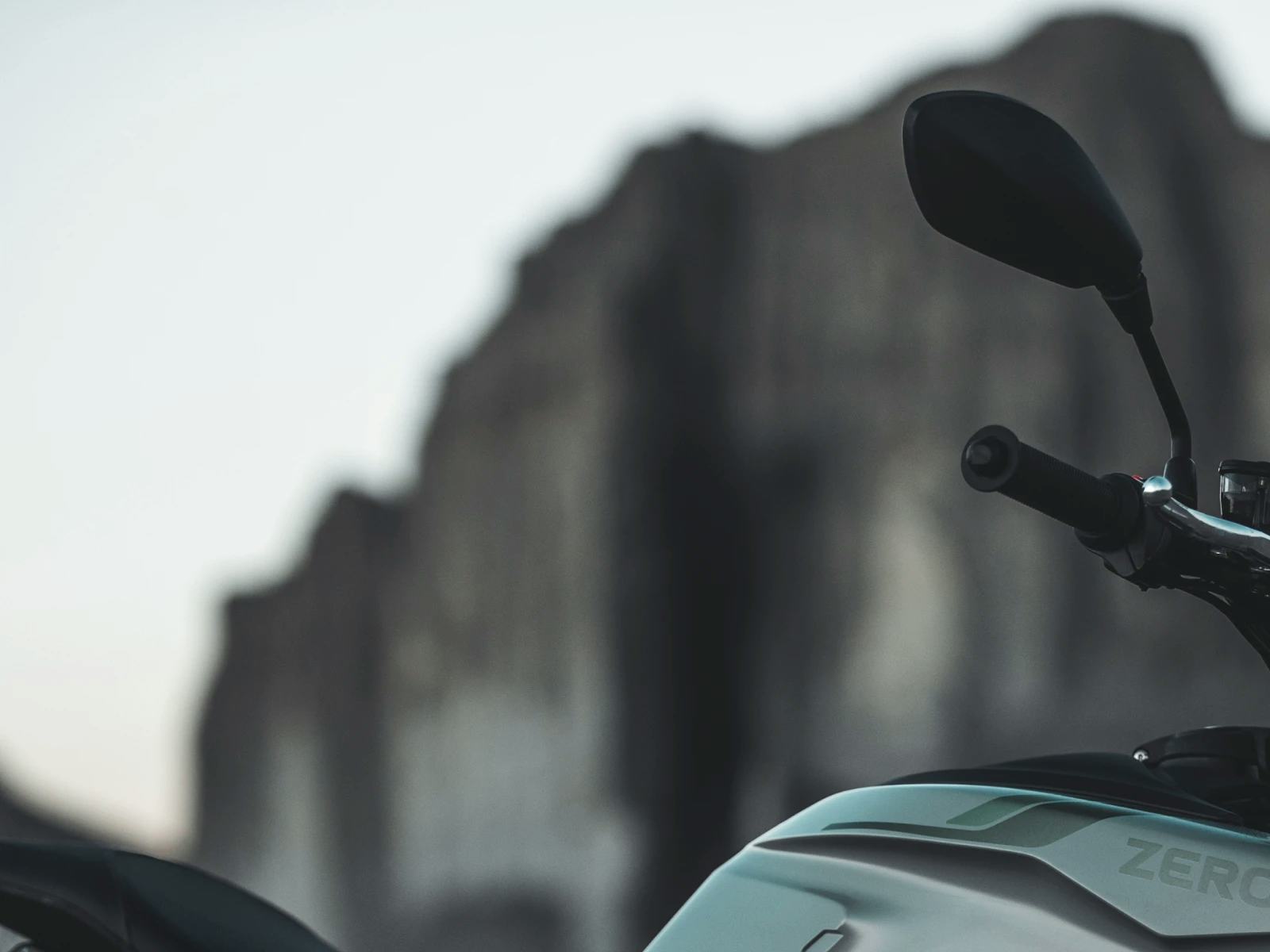  Image of a Zero motorcycle on a website. 