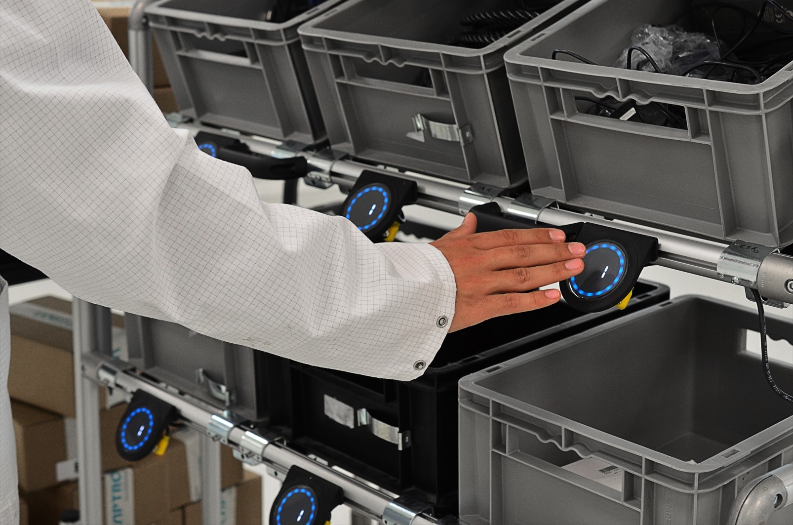 Ergonomische Betätigung der Pick-by-Light Taster